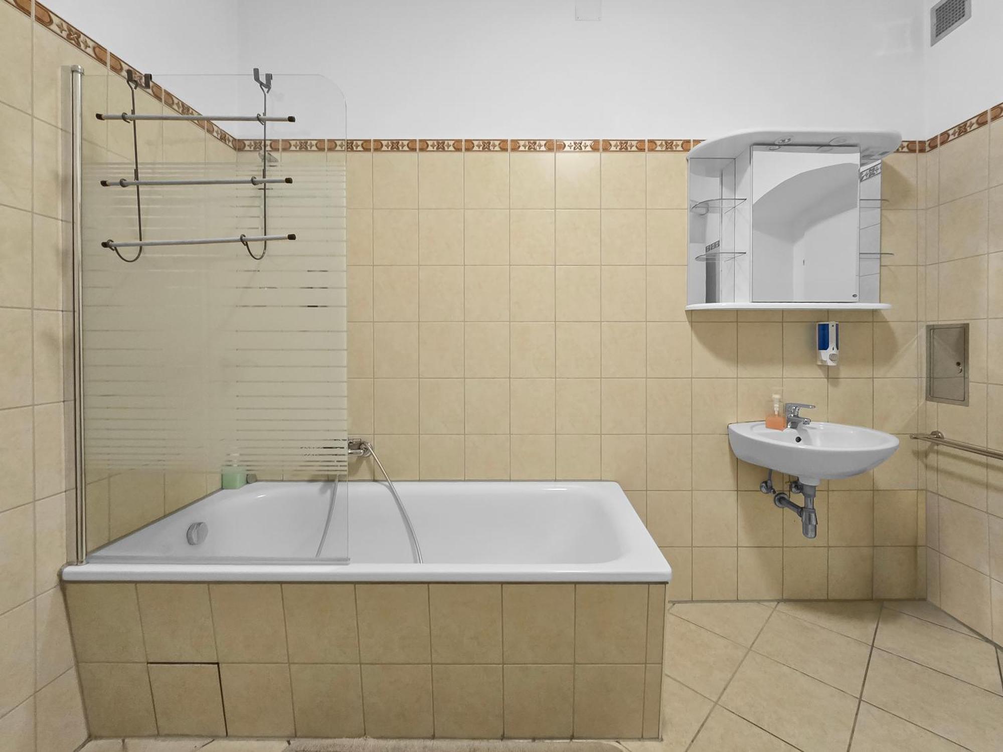 Three King-size Beds, Three Bedrooms *