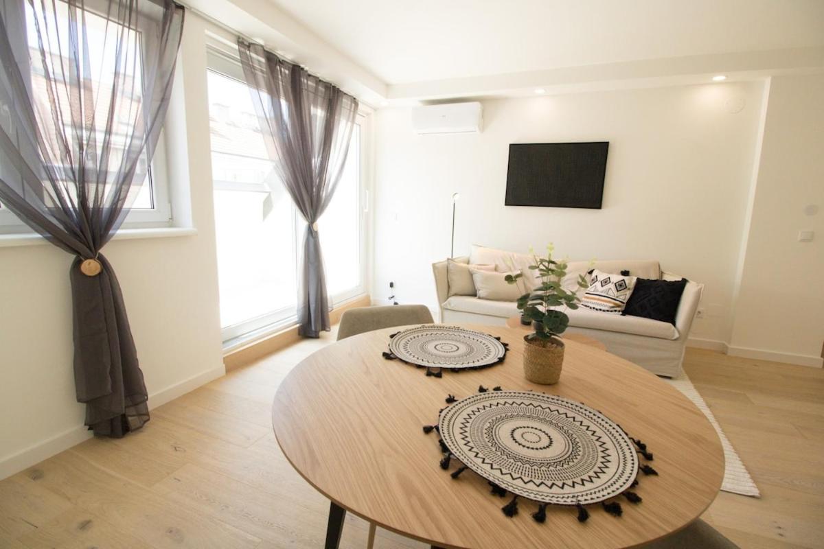 Apartment Cozy With Wooden Accents & Terrace L Jos16 Vienna