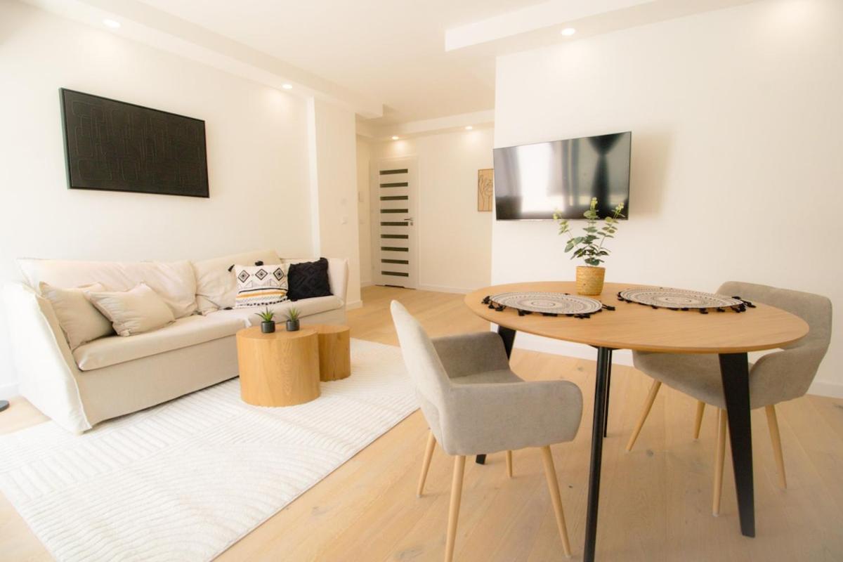Cozy With Wooden Accents & Terrace L Jos16 Vienna