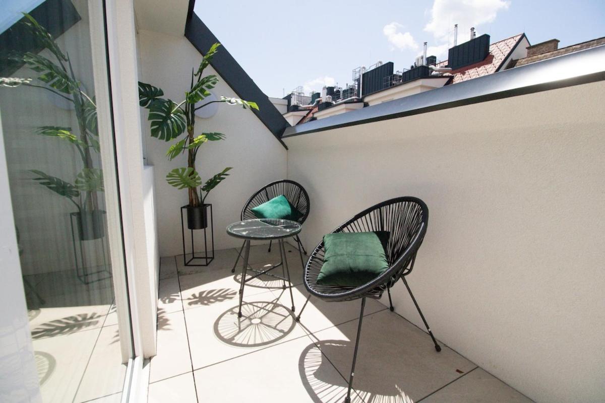 Cozy With Wooden Accents & Terrace L Jos16 Apartment *