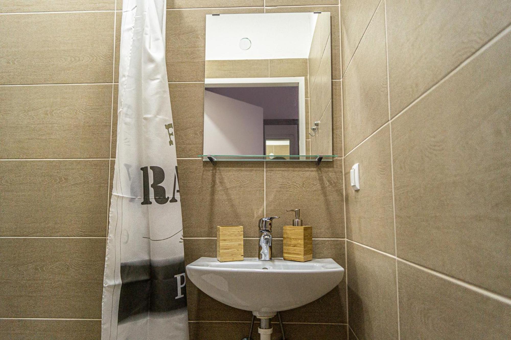Apartment Shopping Paradise 9br Complex Ideal For 22 People Vienna