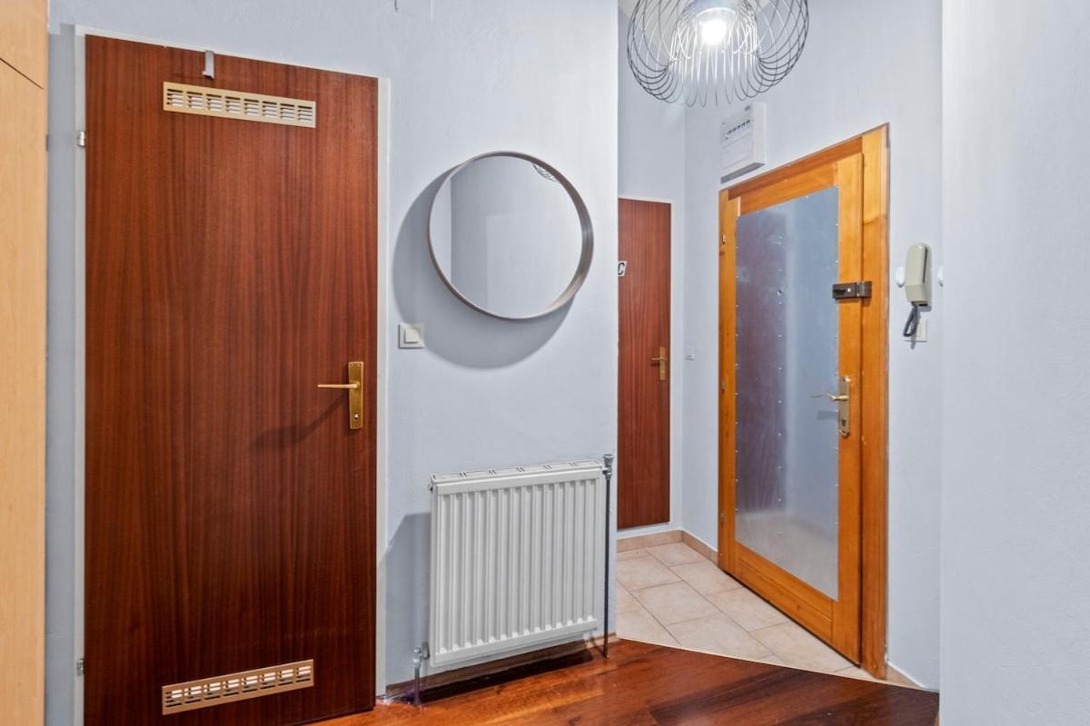 Spacious Next To Shopping Mall With Balcony * Vienna