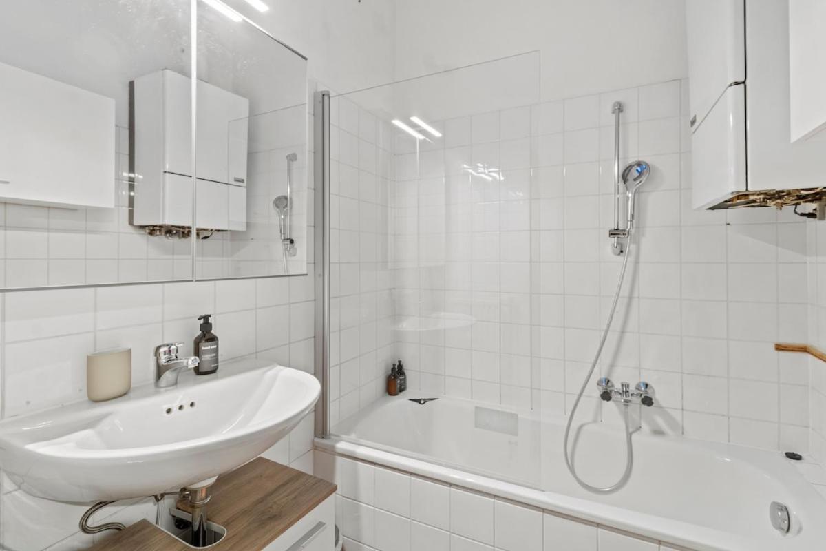 Spacious Next To Shopping Mall With Balcony