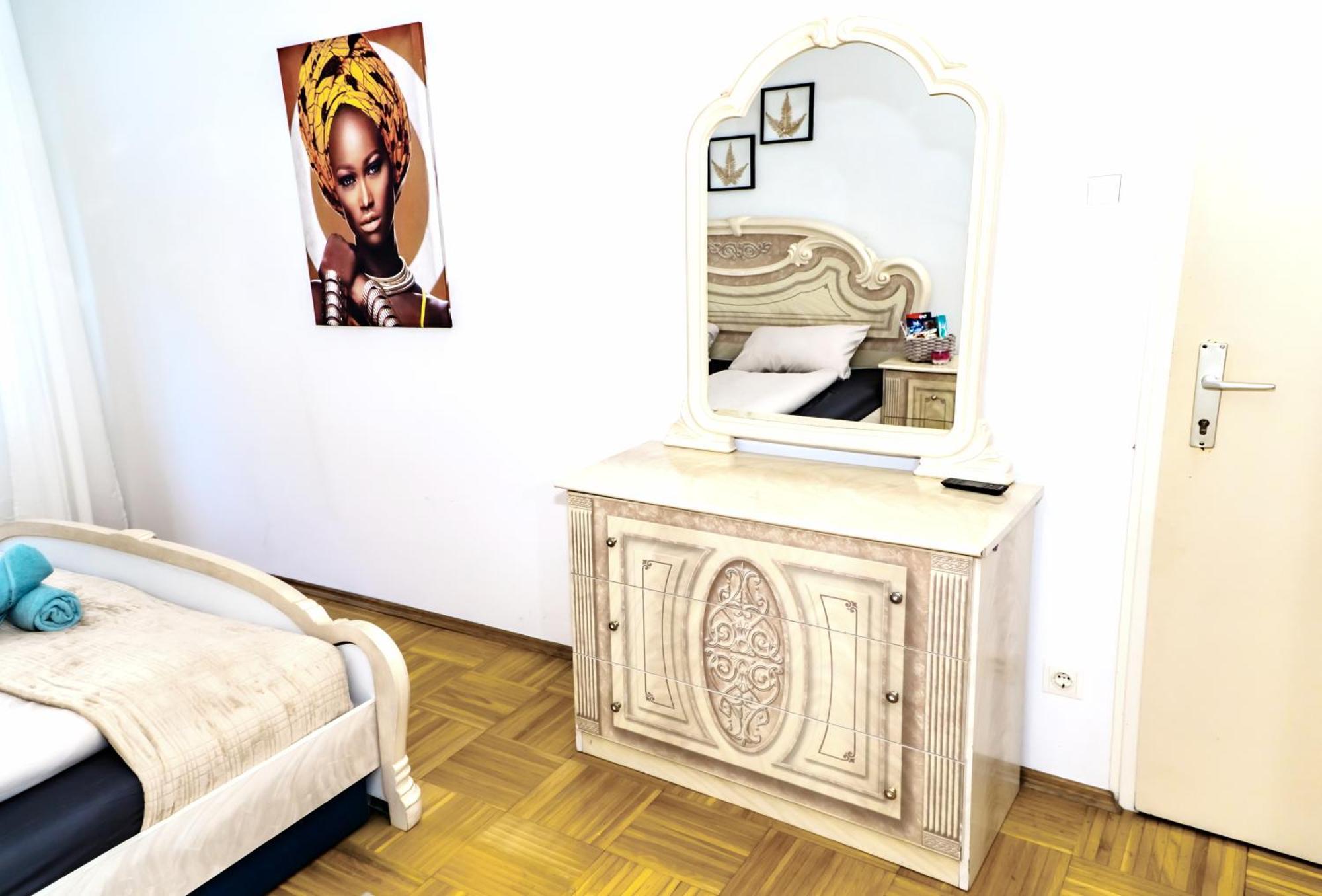Hospedagem domiciliar Spacious 5 Minutes To Wiener Stadthalle *