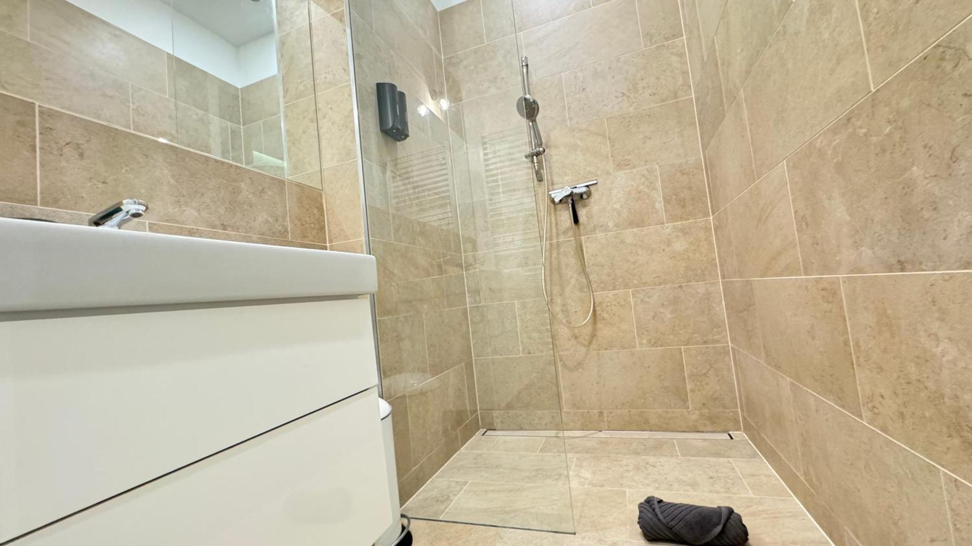 African Paradise With Jacuzzi & Sauna Apartment Wien