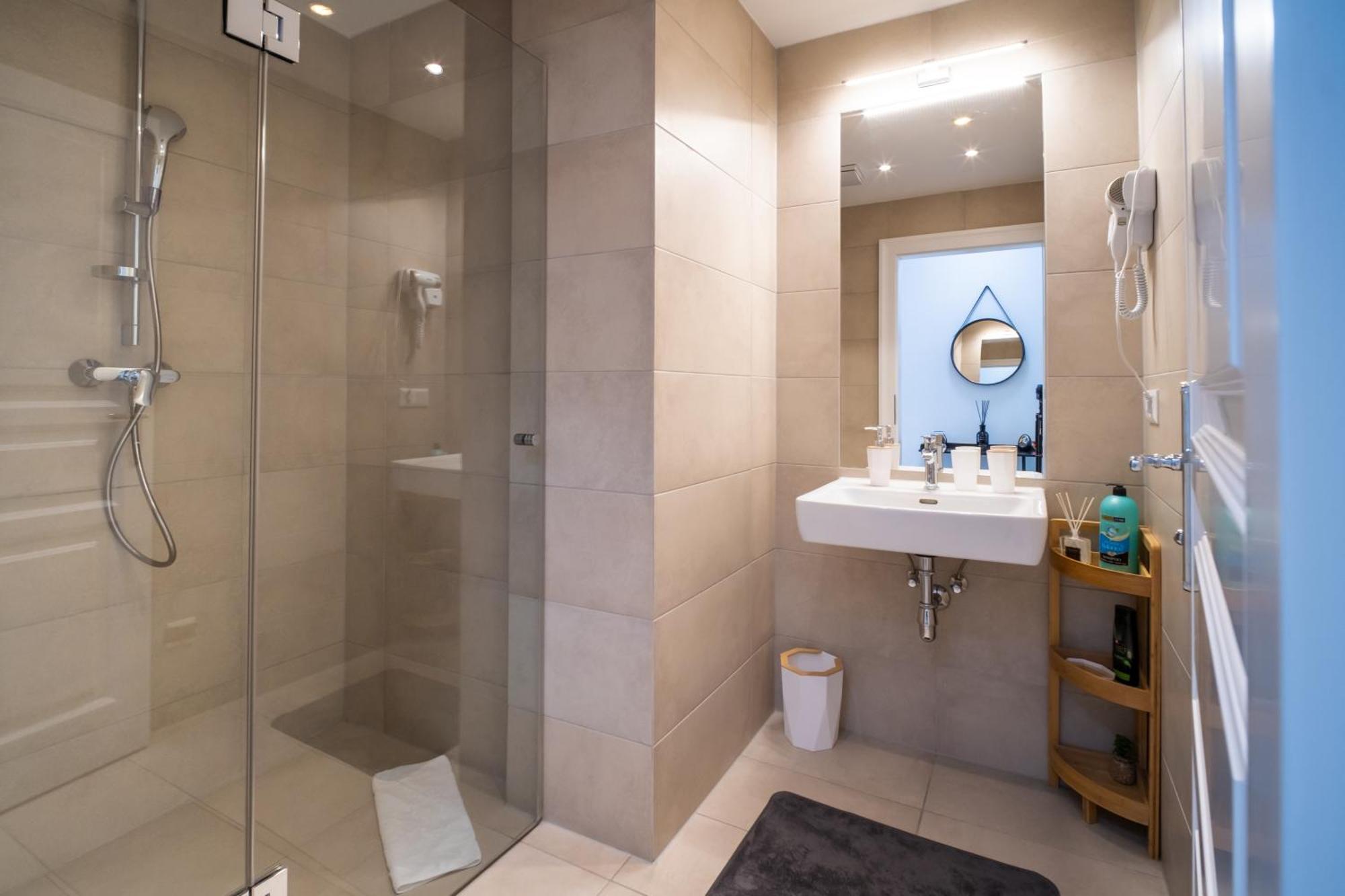 Apartment Sweet - Leopold *