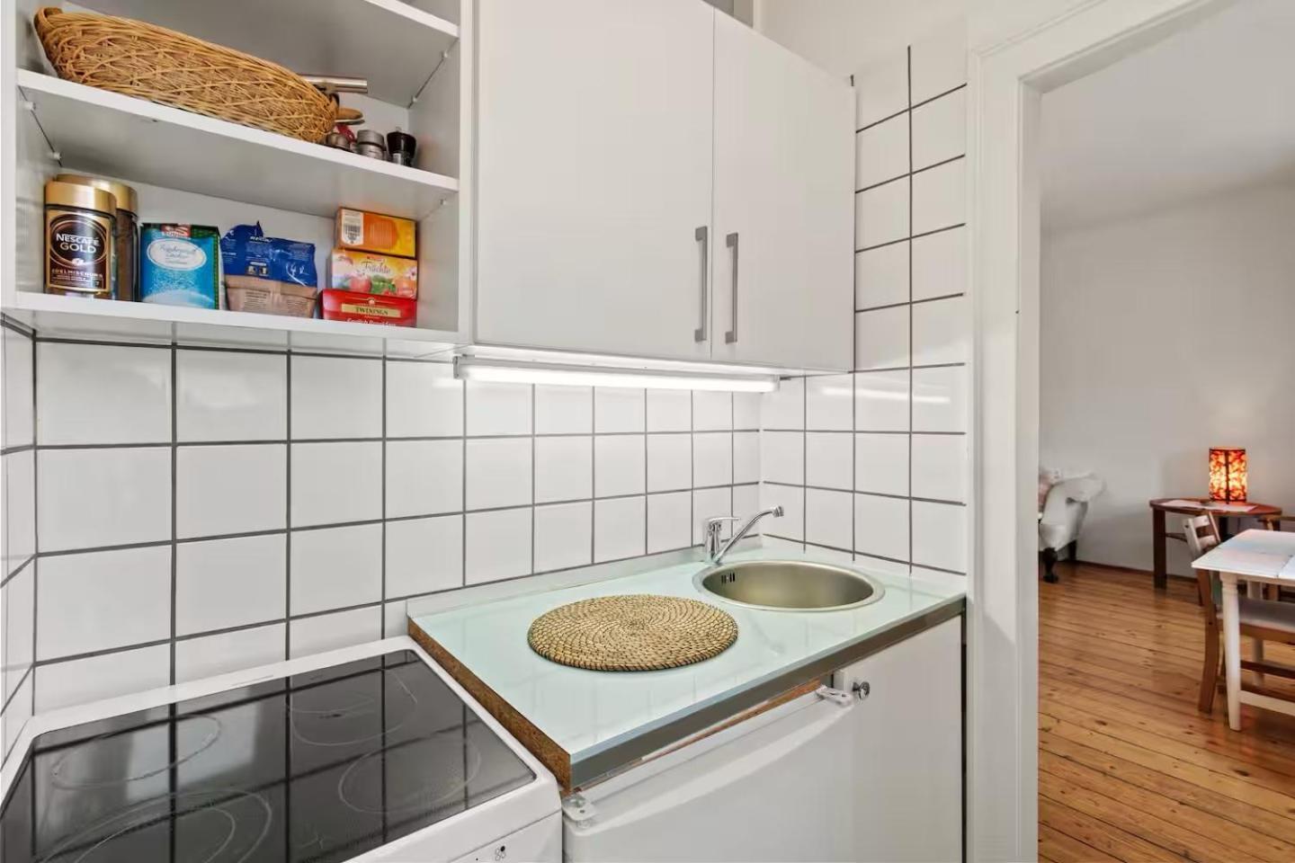 Chic 1-br - Perfect Location Apartment *