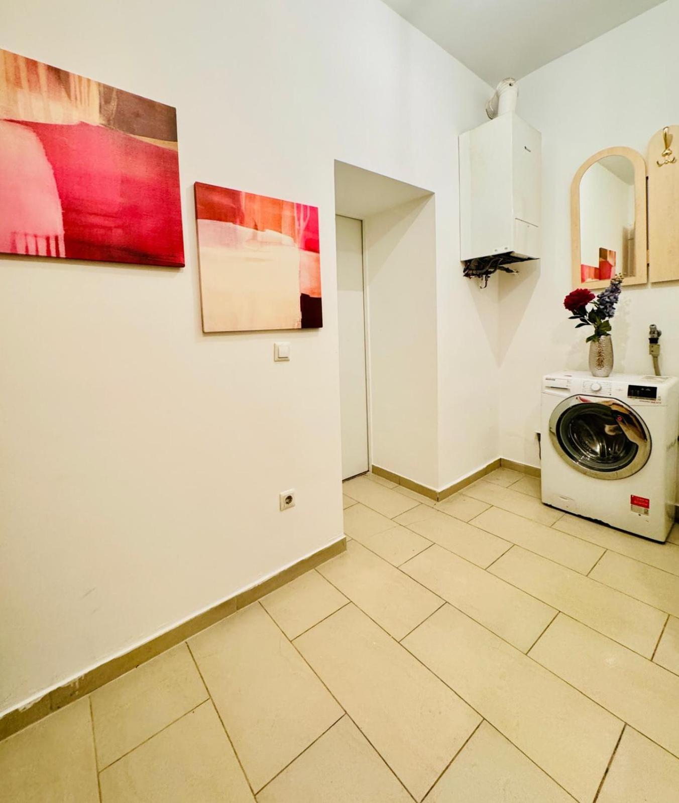 Chic For 5p, 12-min Walk To Augarten Apartment
