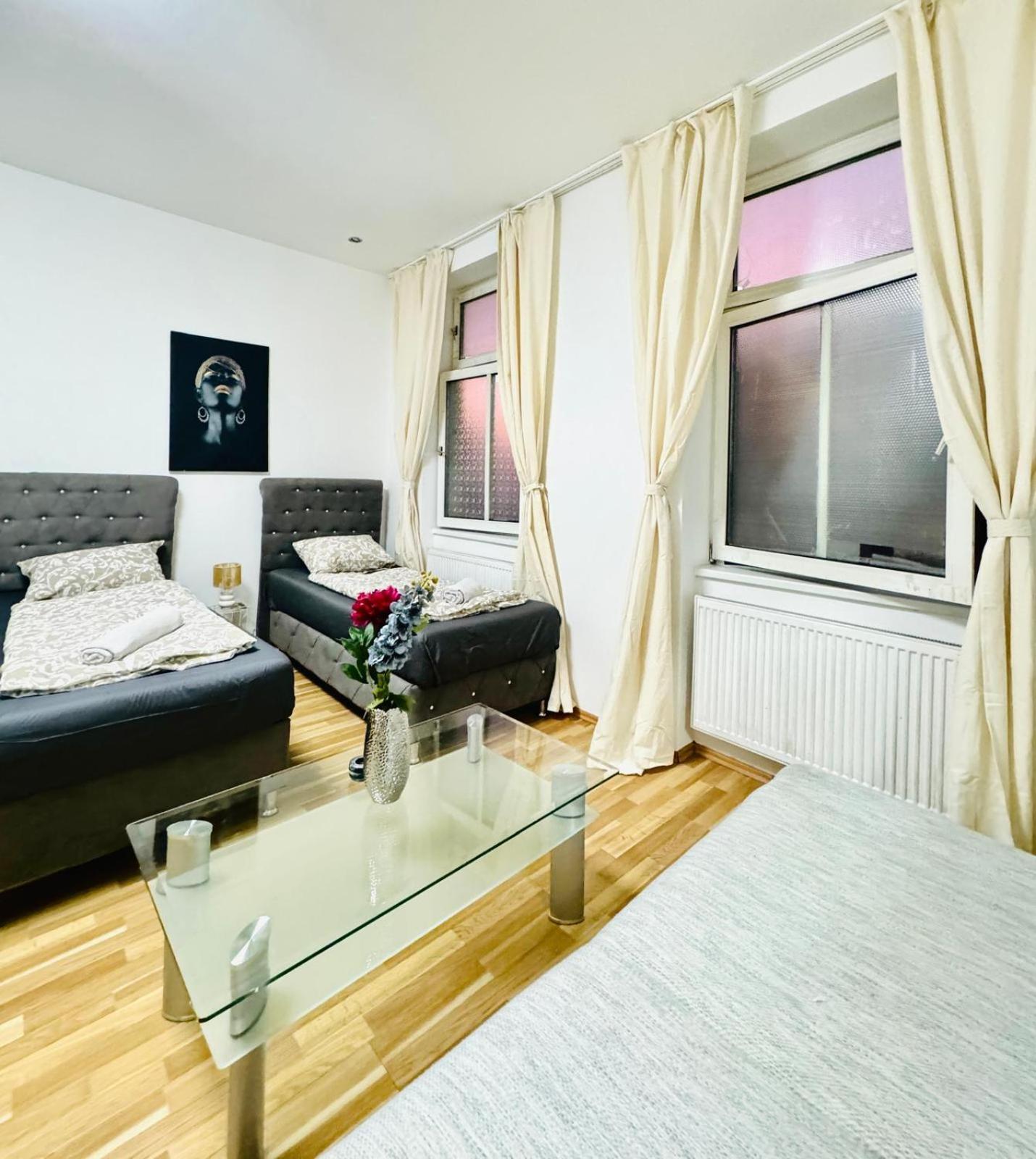 Chic For 5p, 12-min Walk To Augarten Apartment *