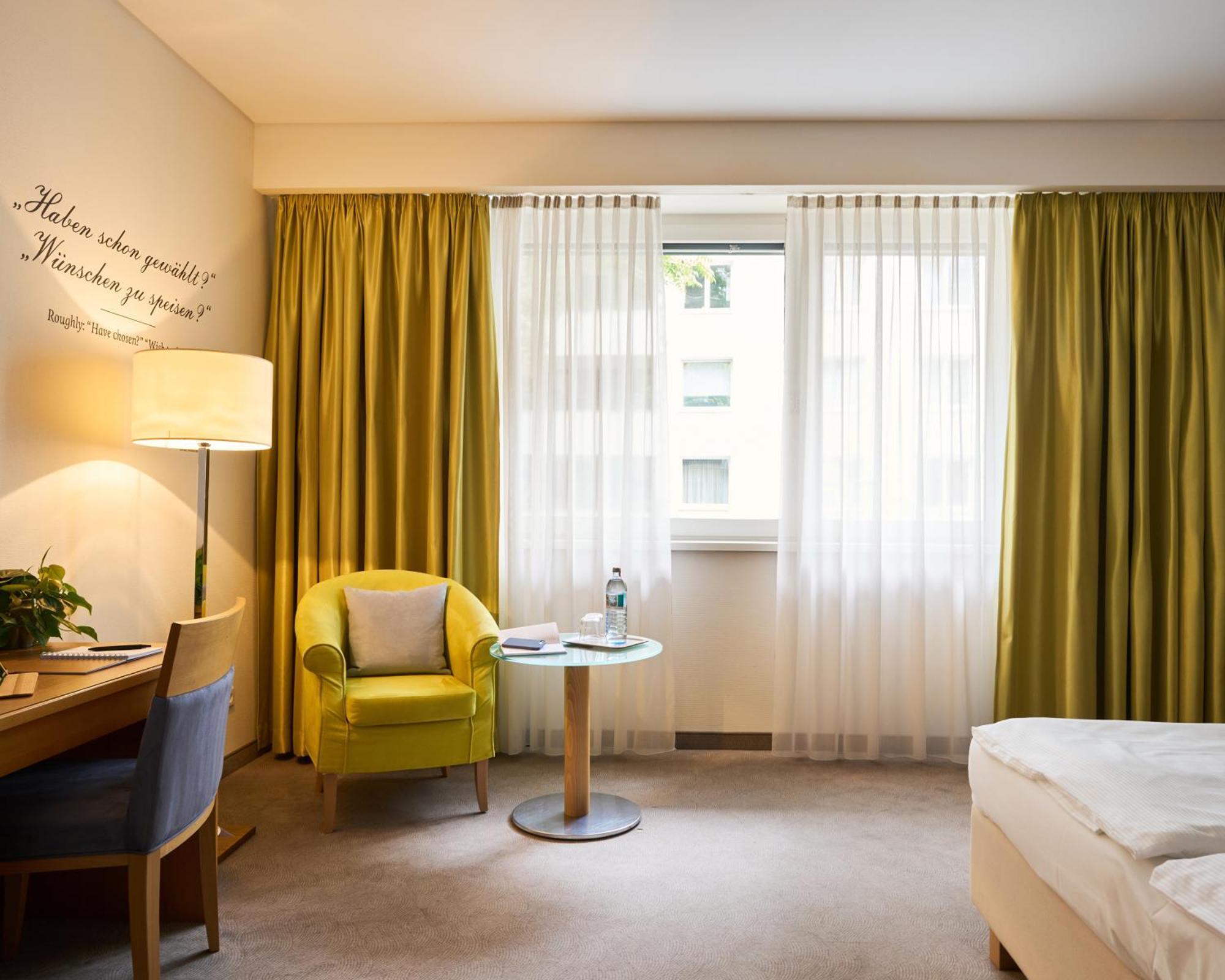 Henriette Stadthotel Ex Capri Hotel 4*