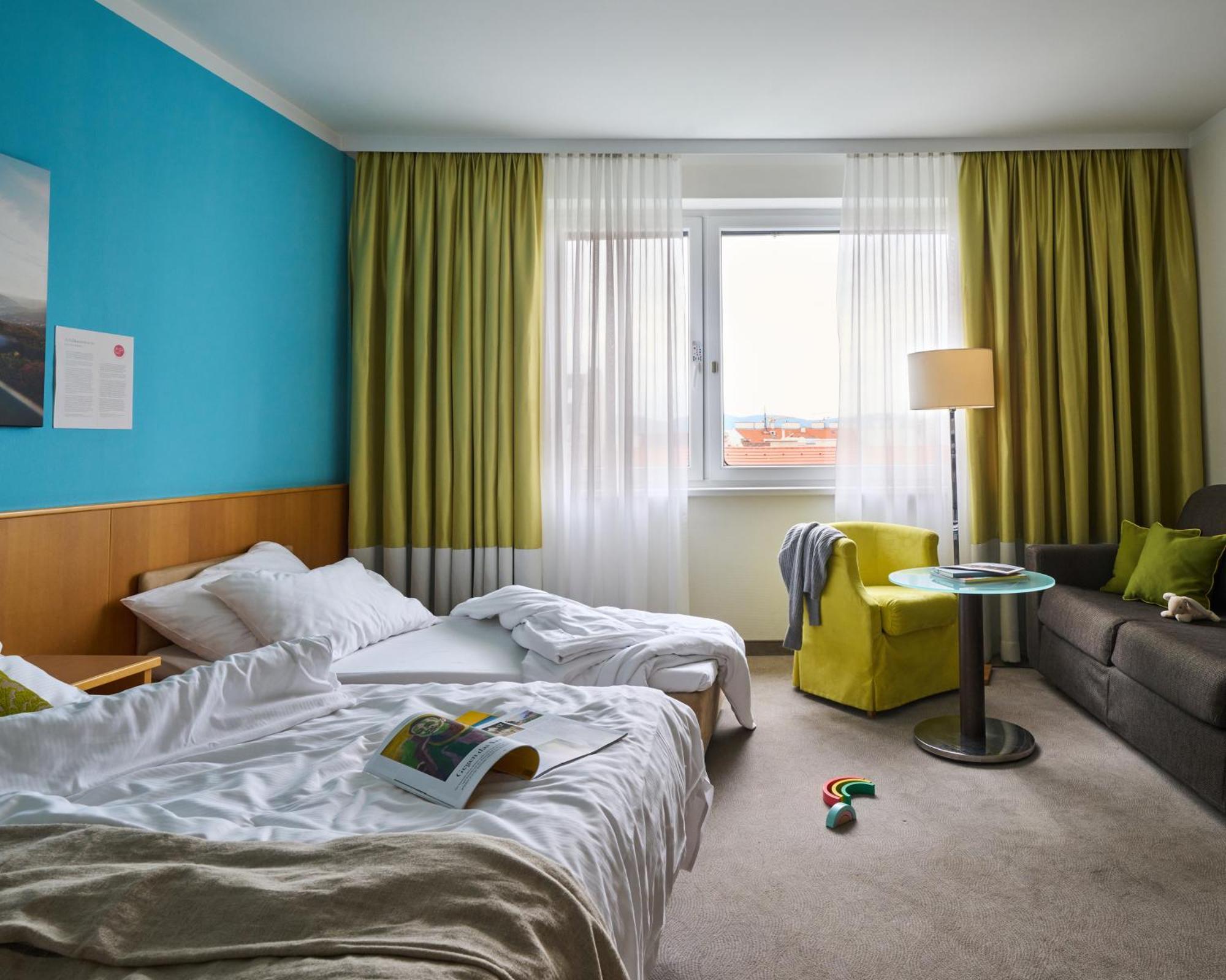 Henriette Stadthotel Ex Capri Hotel 4*