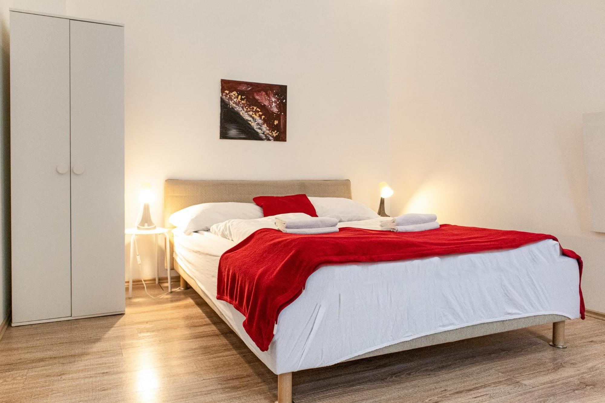 2 Spacious Apts For 6p, Only 7min To Stadthalle Apartment