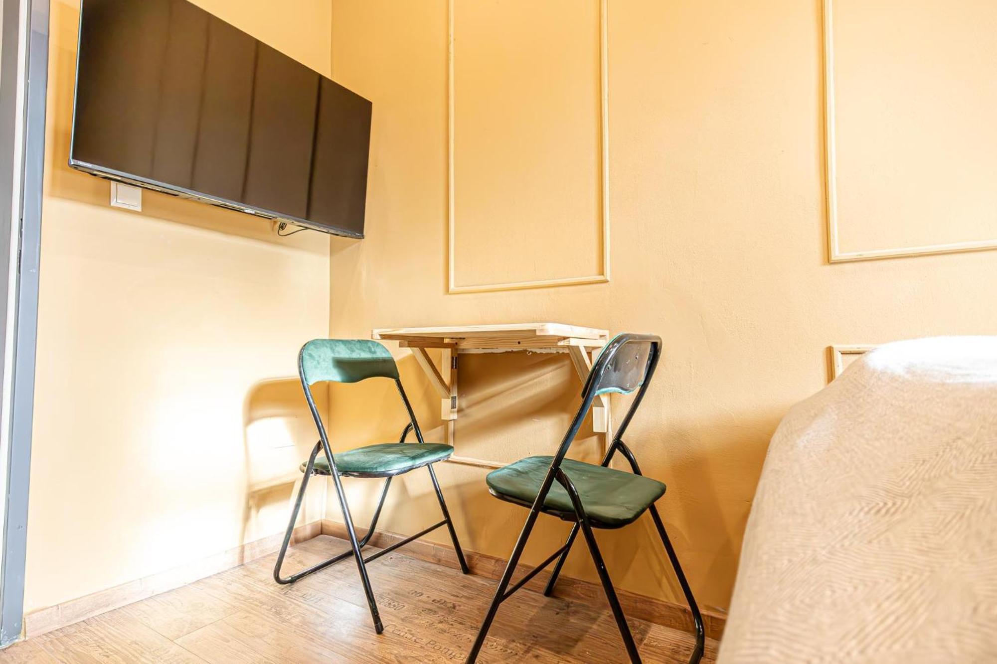 4br Shared Apt, Centrally Located In Apartment