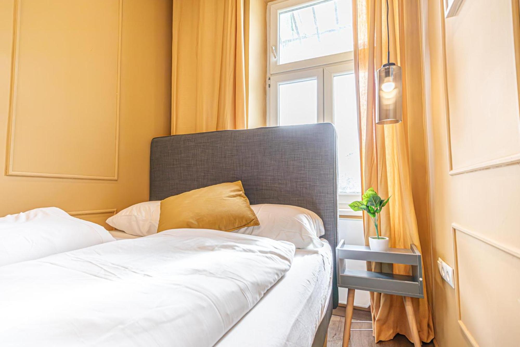 Apartment 4br Shared Apt, Centrally Located In