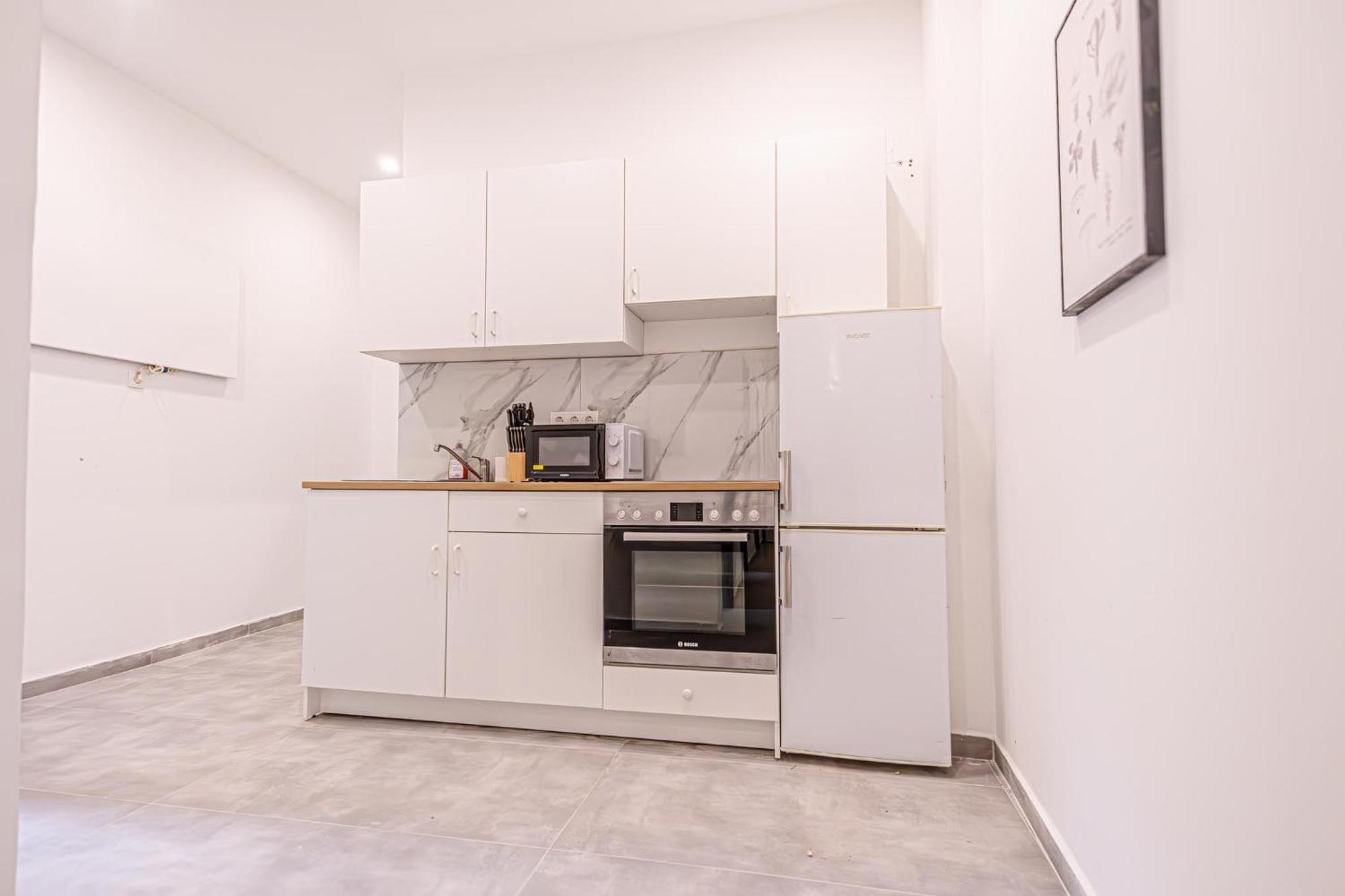 4br Shared Apt, Centrally Located In
