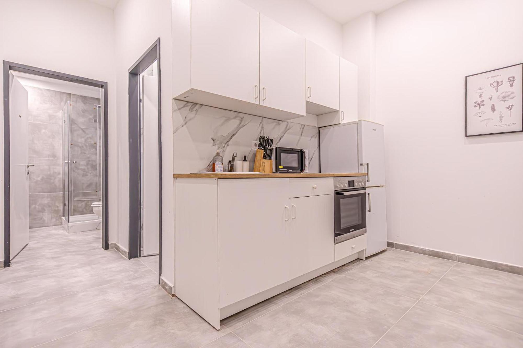 4br Shared Apt, Centrally Located In Apartment