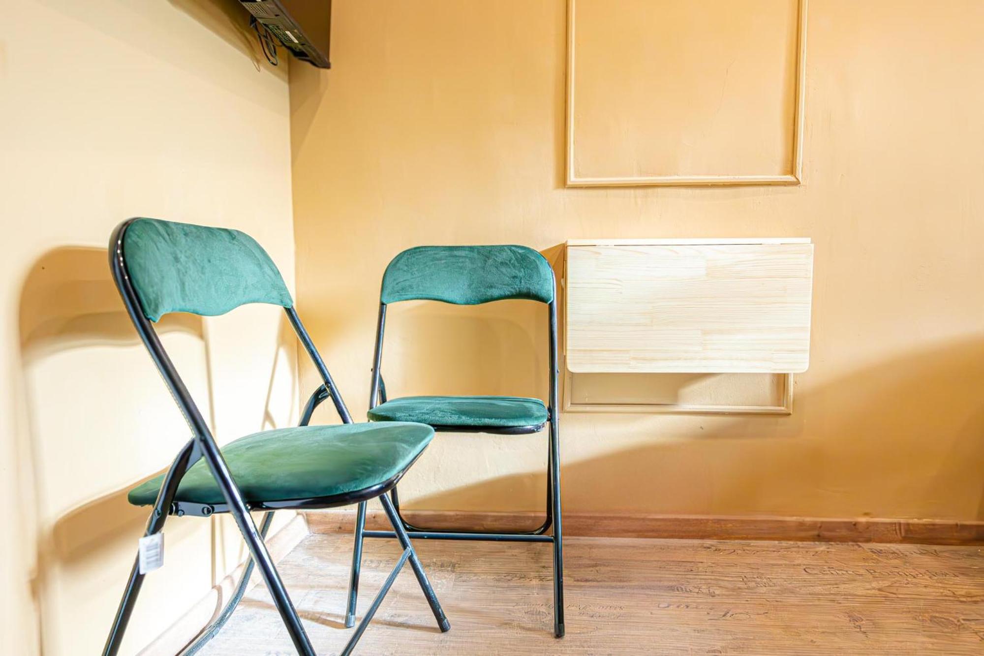 4br Shared Apt, Centrally Located In Apartment *