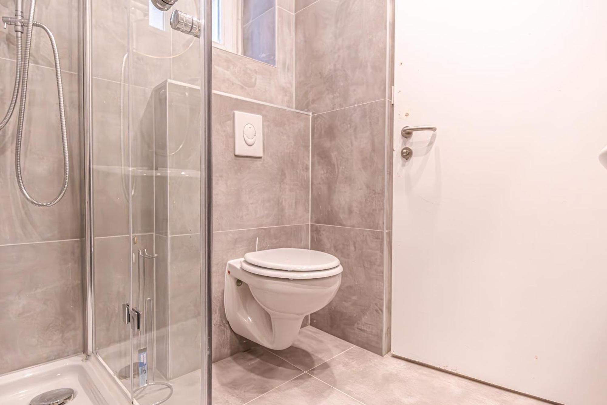 Apartment 4br Shared Apt, Centrally Located In *