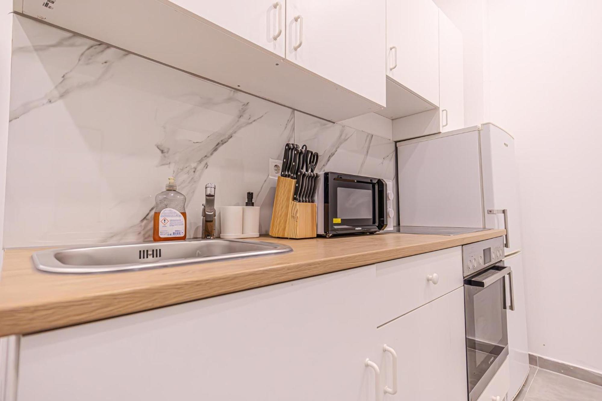 4br Shared Apt, Centrally Located In