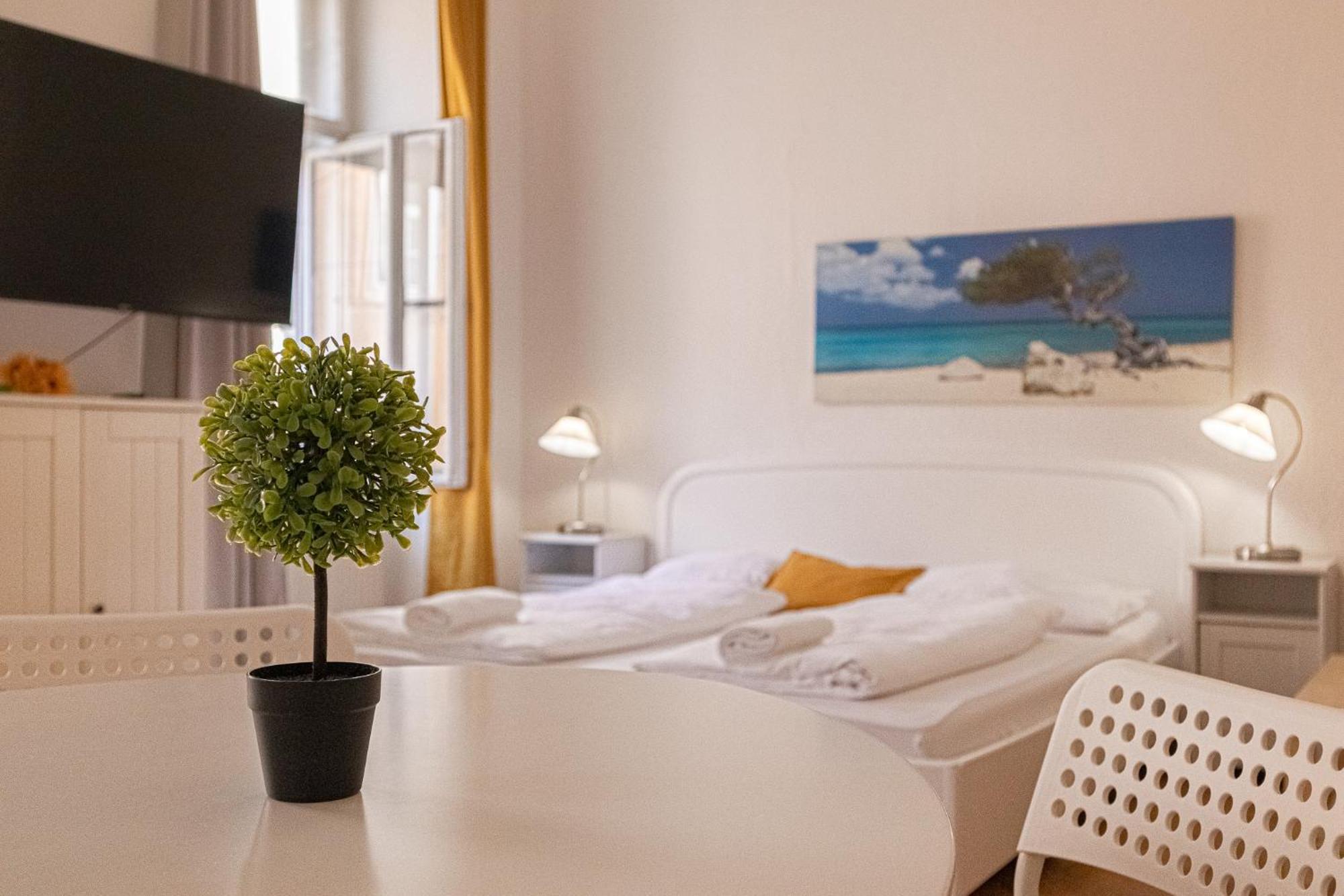 Stylish 2br, Perfect Location & Well Connected Apartment *