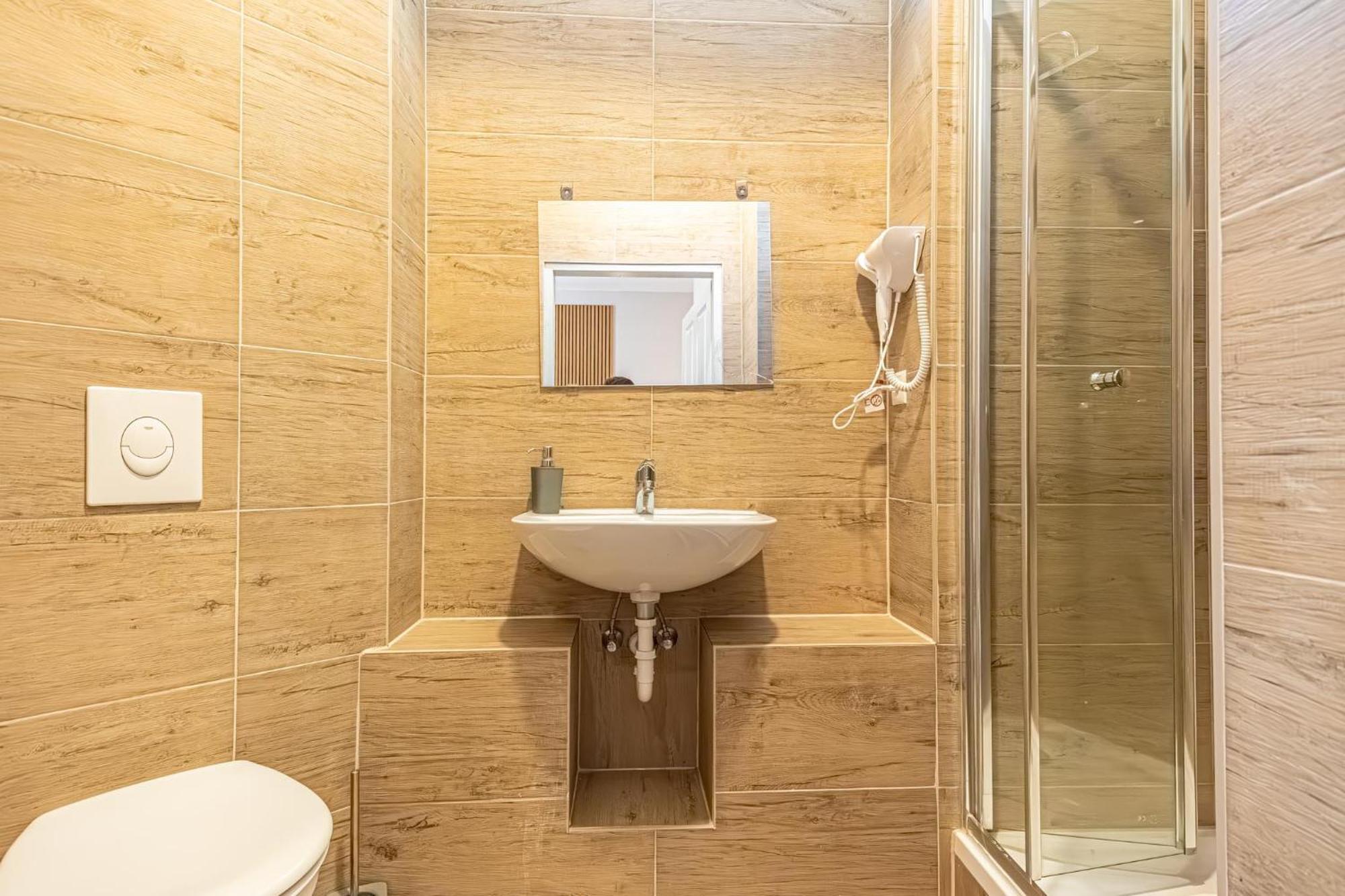 Wiener Stadthalle Boutique - Ideal For Couples Wien