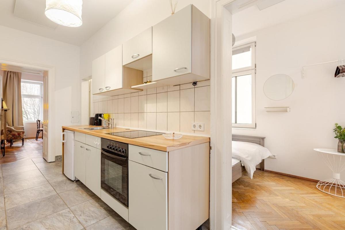 In Quiet Location Near Center Apartment Wien