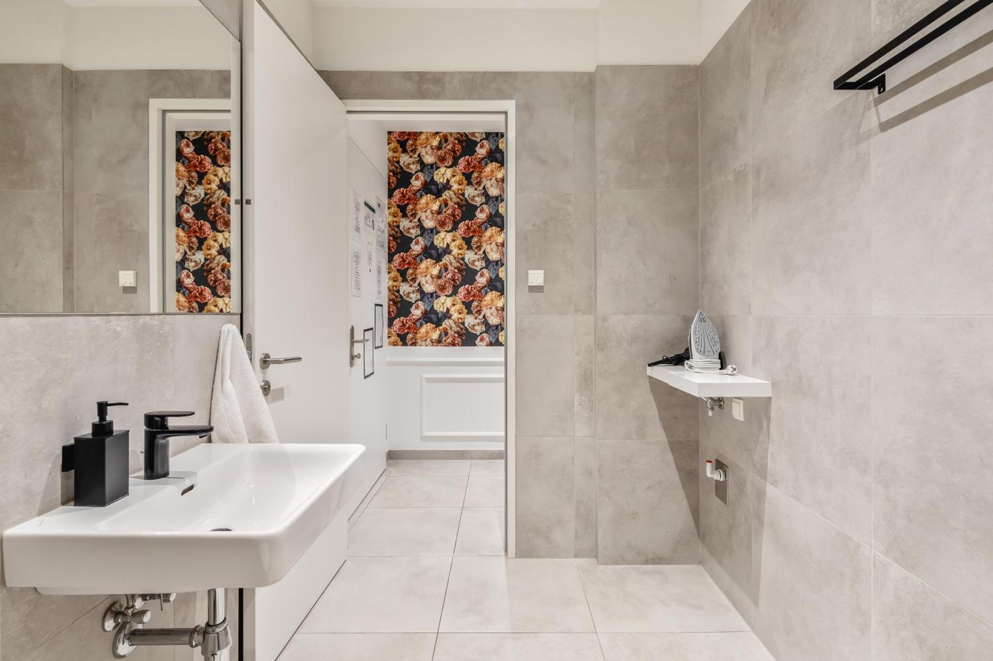 Vibestudio Vintage Flower - - New - Ac Viena