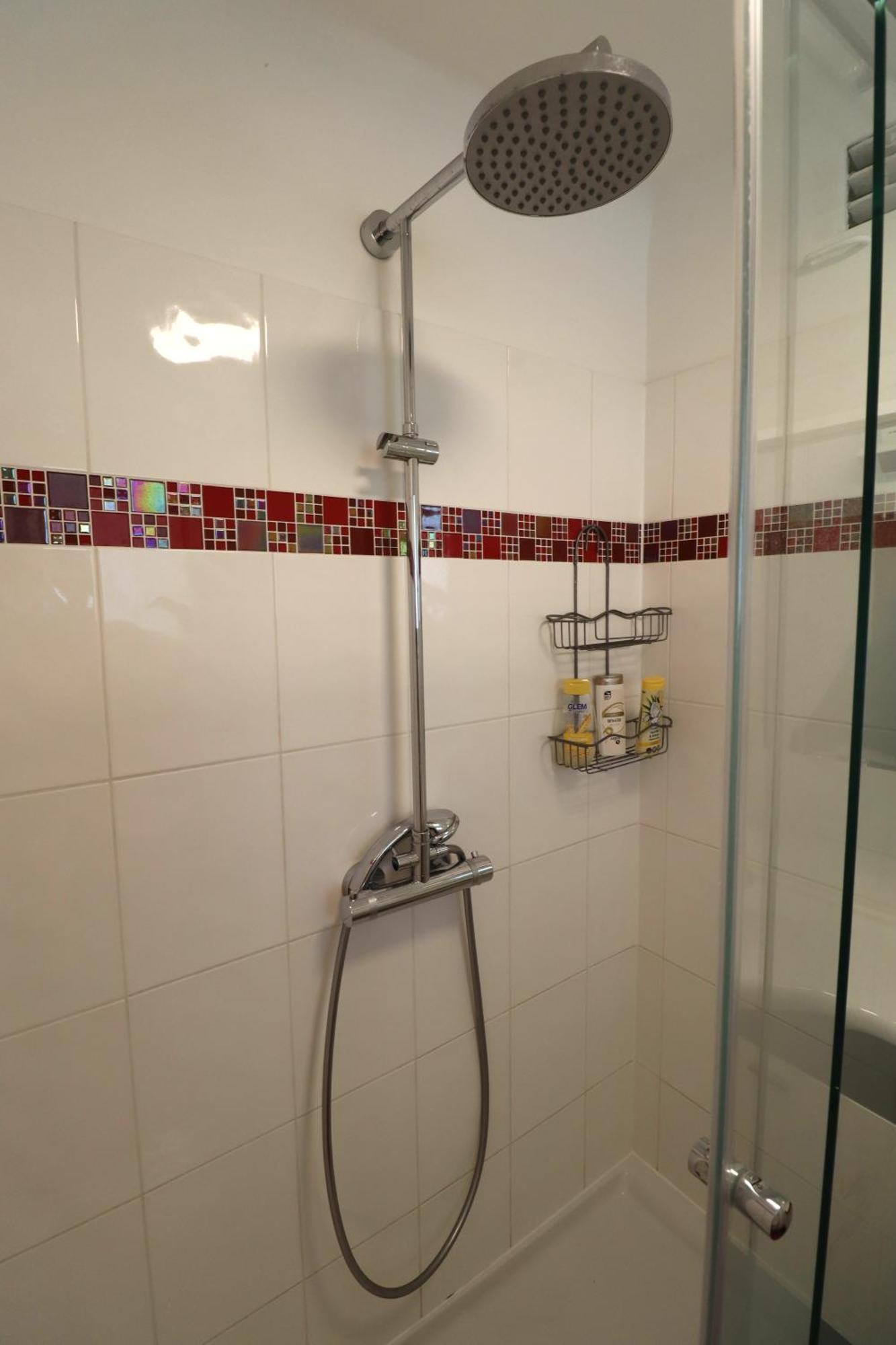 Exclusive Serviced Flat On Taborstrasse Apartment