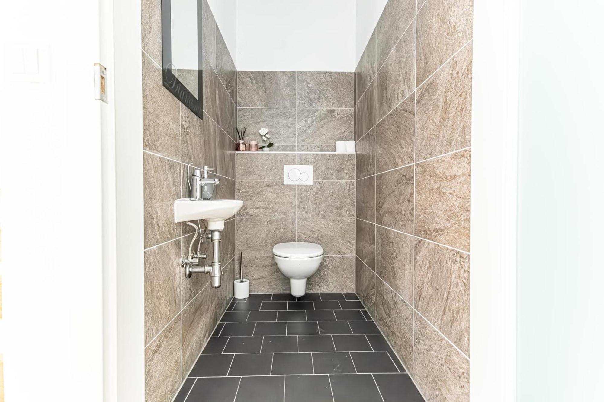 Luxury 3br And1 Lr In The Heart Of *