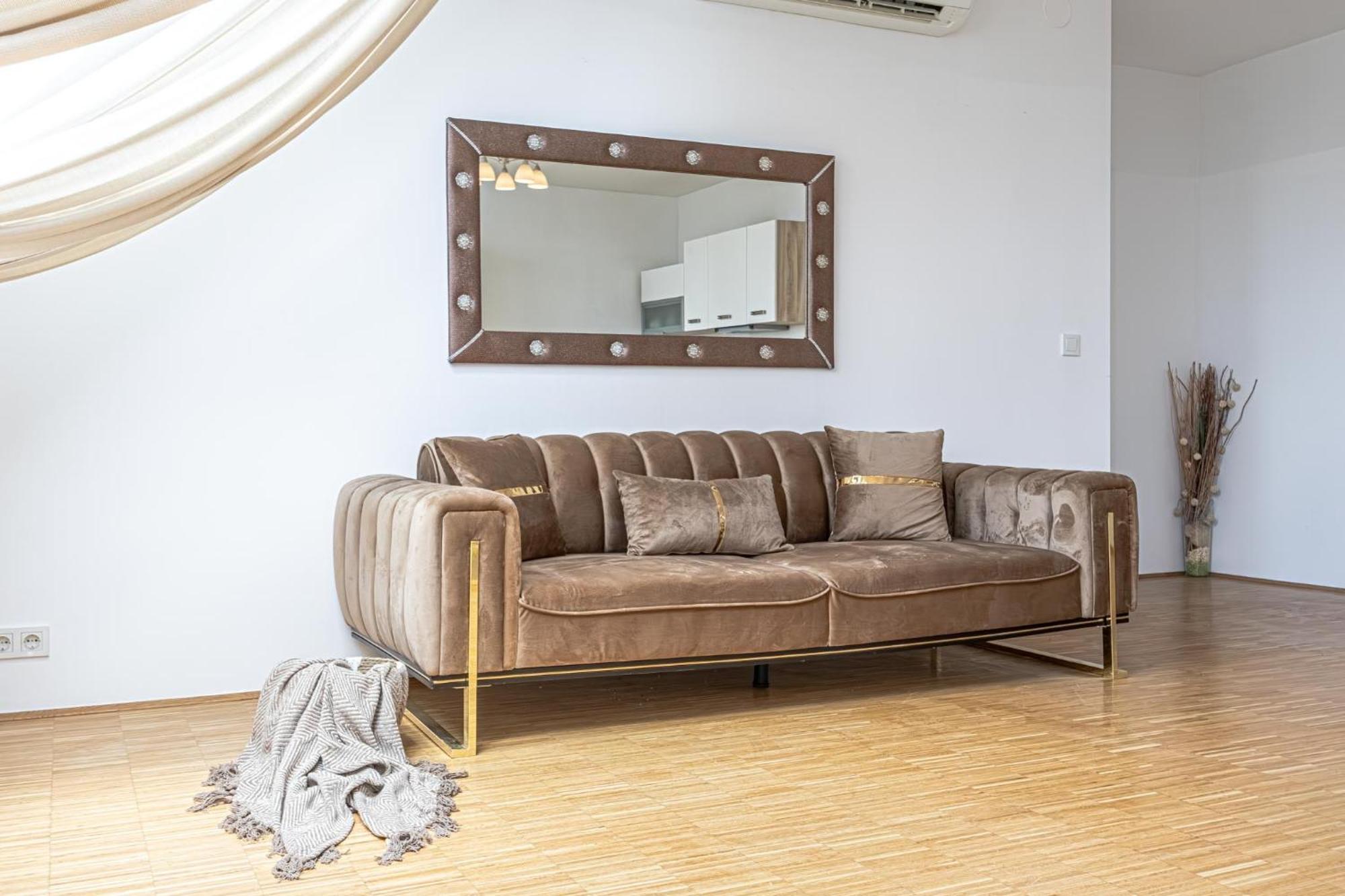 Luxury 3br And1 Lr In The Heart Of * Viena