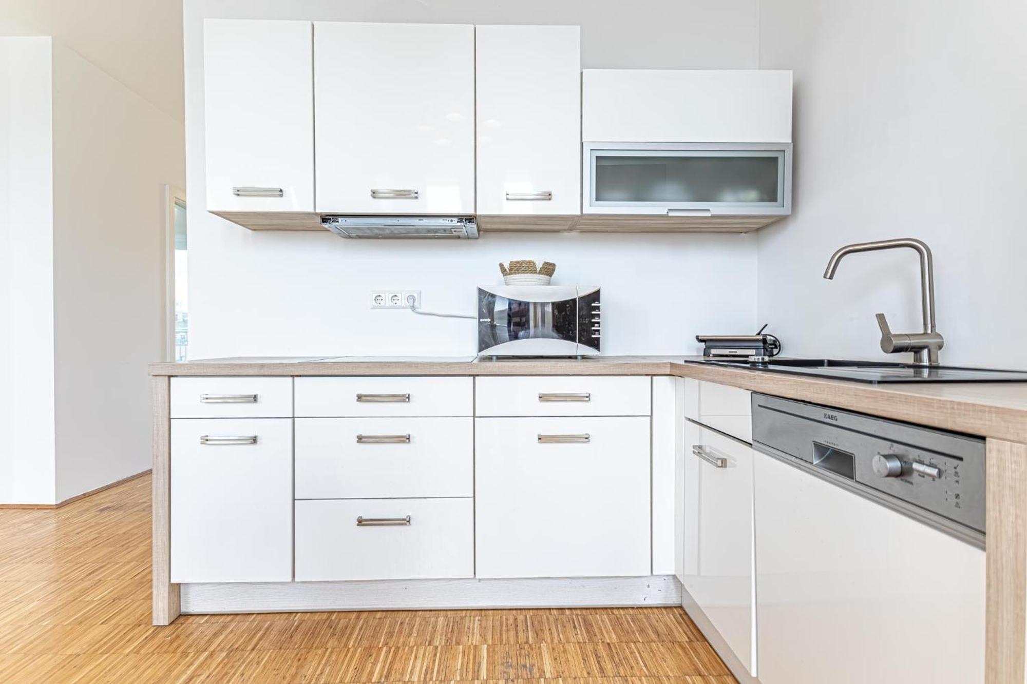 Apartment Luxury 3br And1 Lr In The Heart Of
