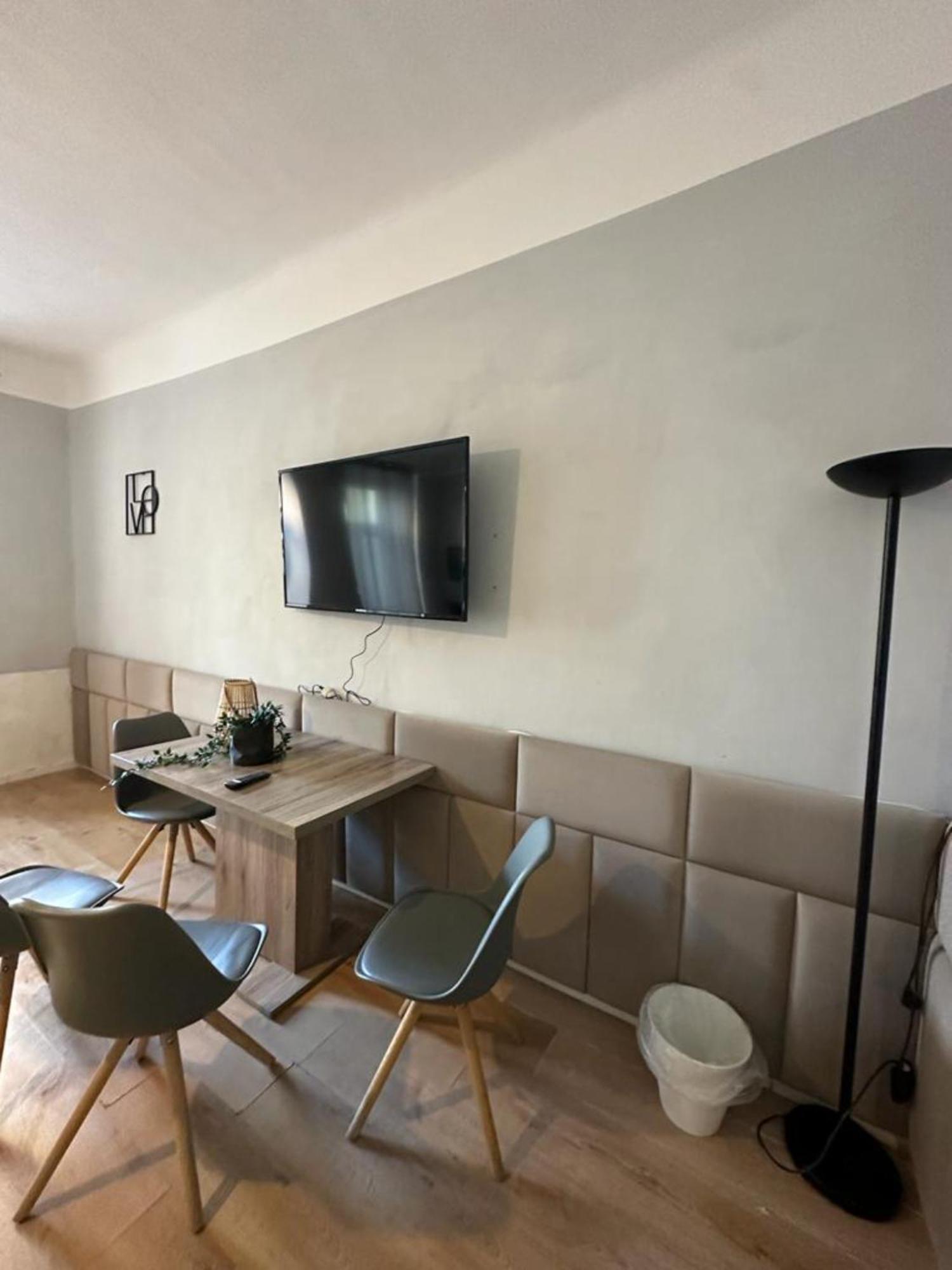 Beautiful 1br Comfortable Design - Located Vienna