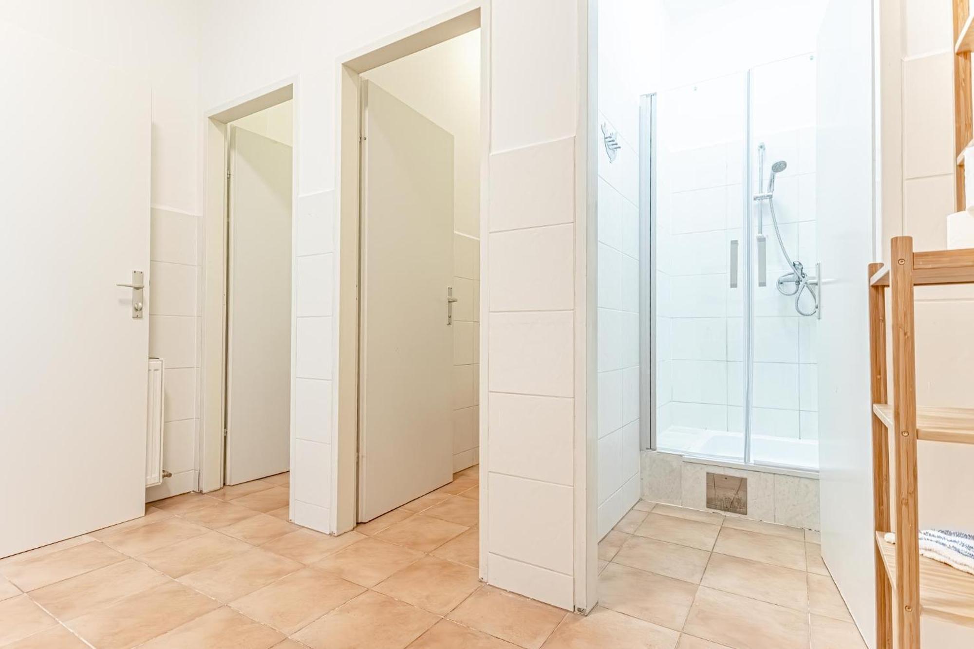 6br / Shared Garden Near Lorenz Boehler & Danube Apartment *