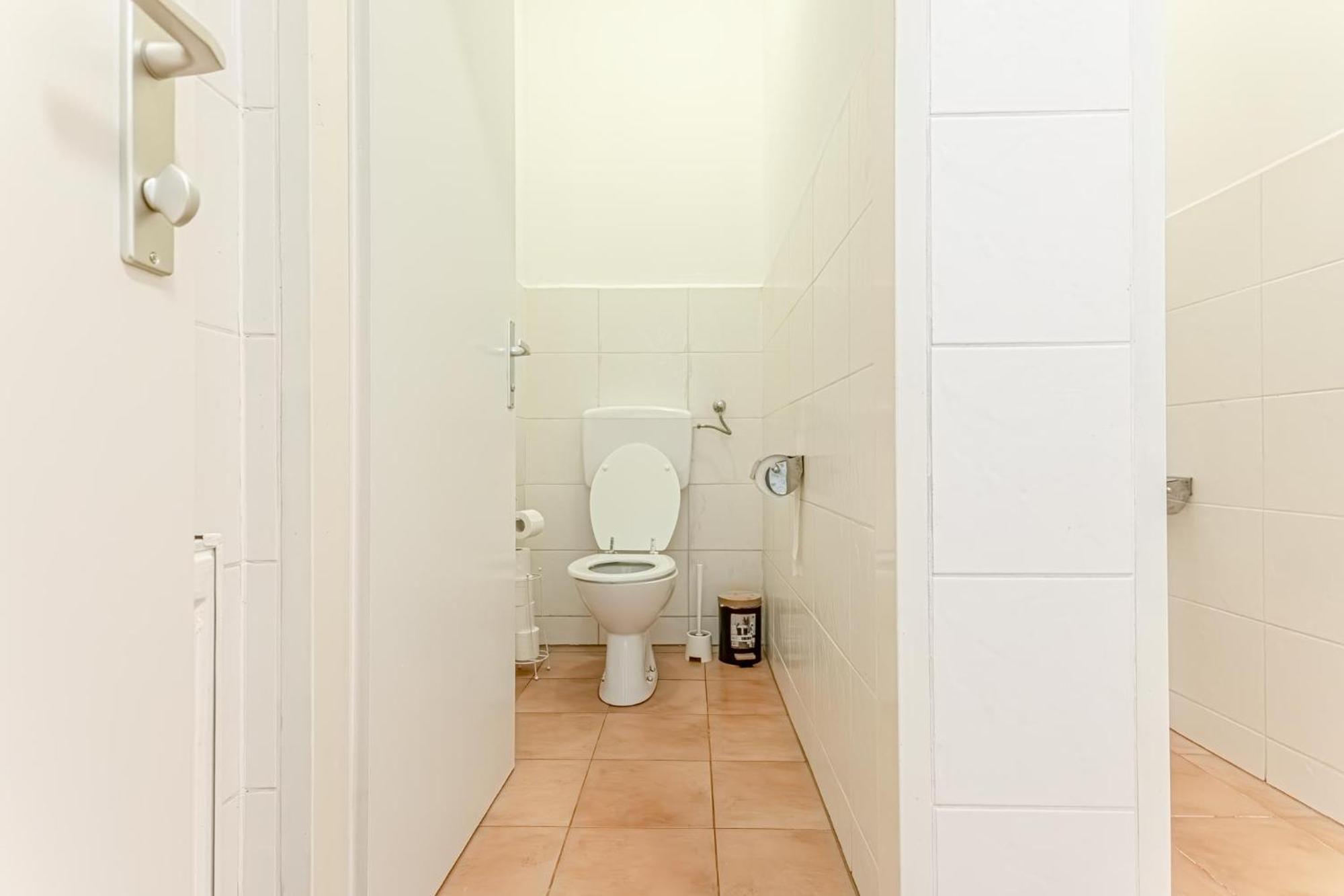 Apartment 6br / Shared Garden Near Lorenz Boehler & Danube Vienna
