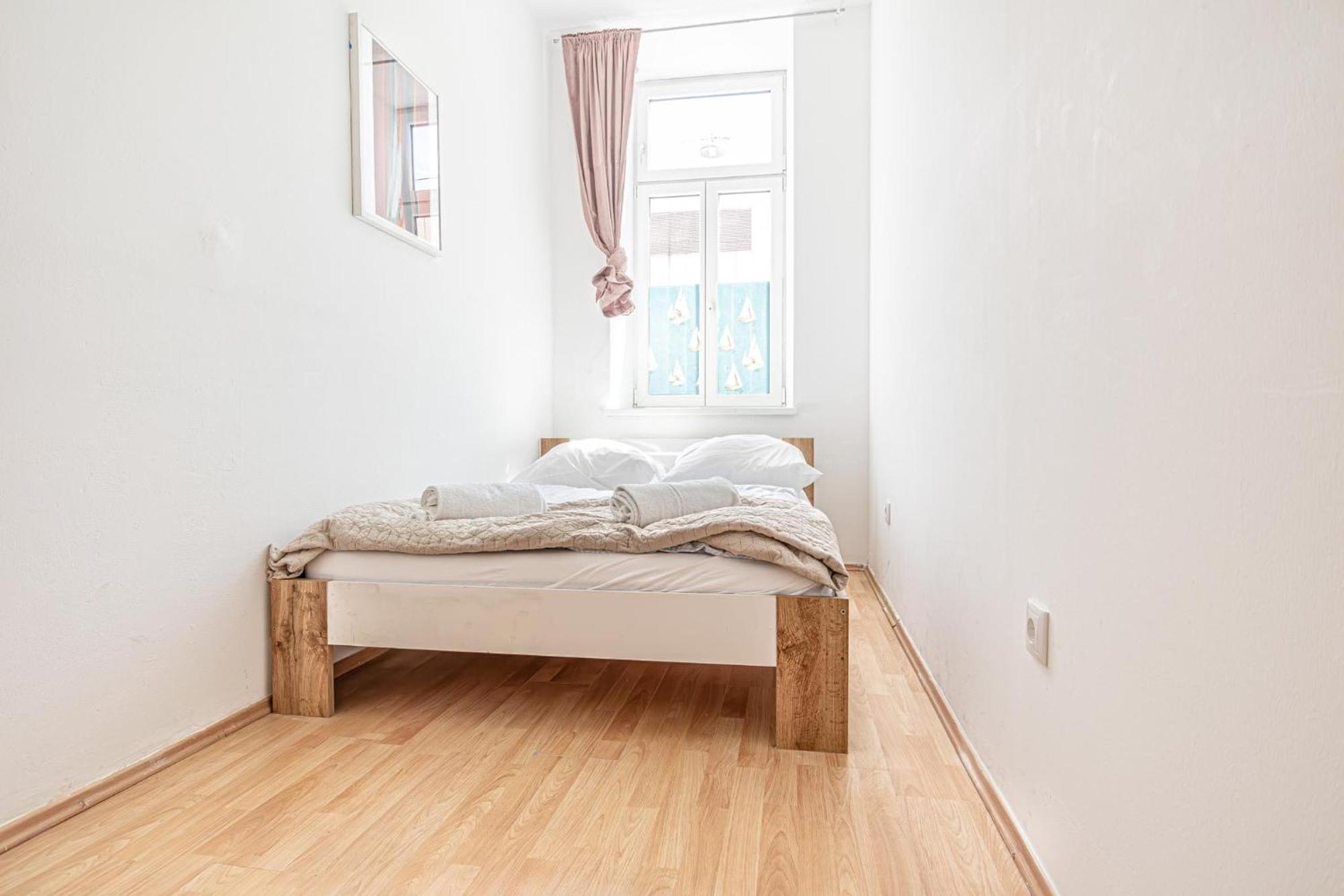6br / Shared Garden Near Lorenz Boehler & Danube Apartment