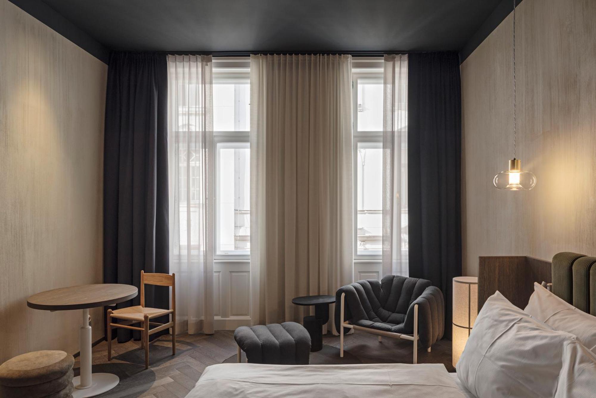By Wolfensson - Boutique 5* Viena