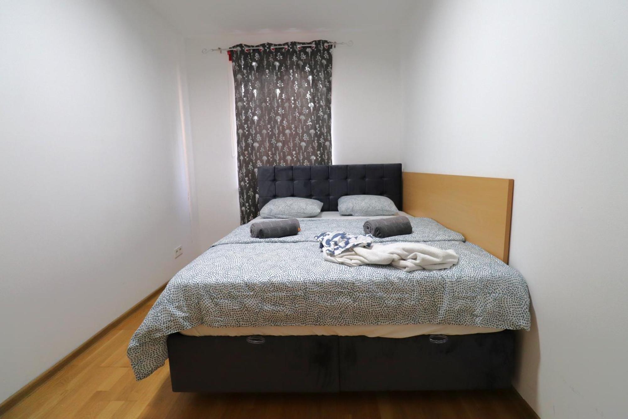 Grey Palazzo 1050 *
