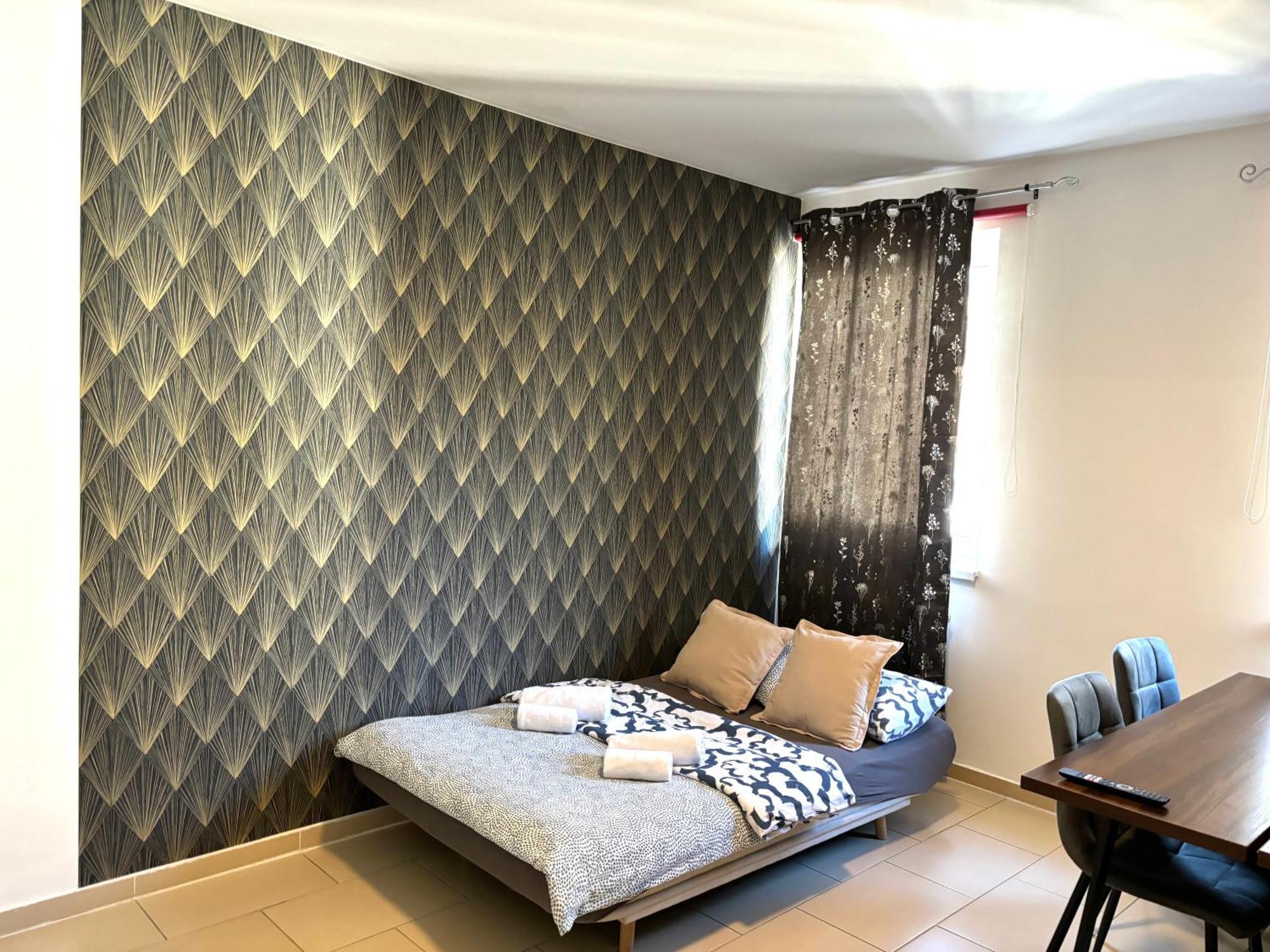 Grey Palazzo 1050 *
