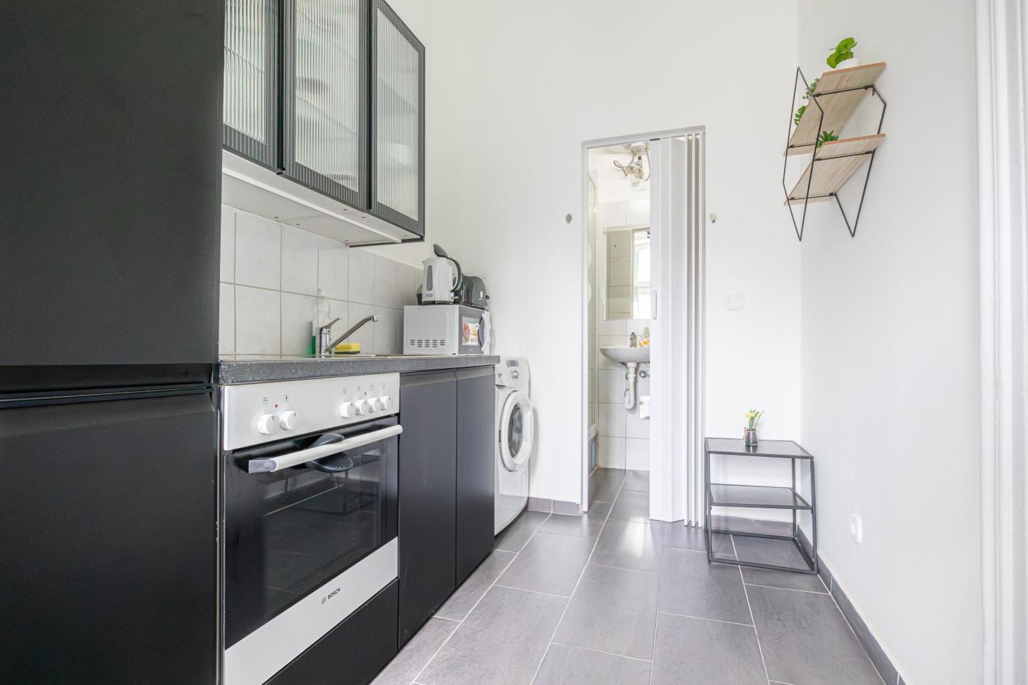 Inviting Economy 1br Apt. With The Location *