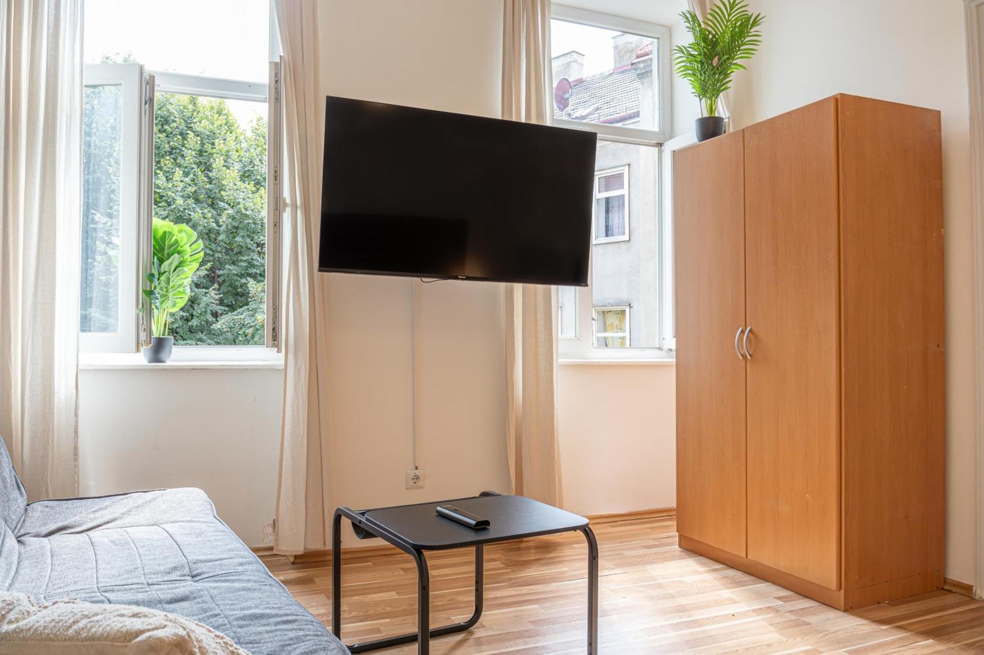 Inviting Economy 1br Apt. With The Location Apartment *