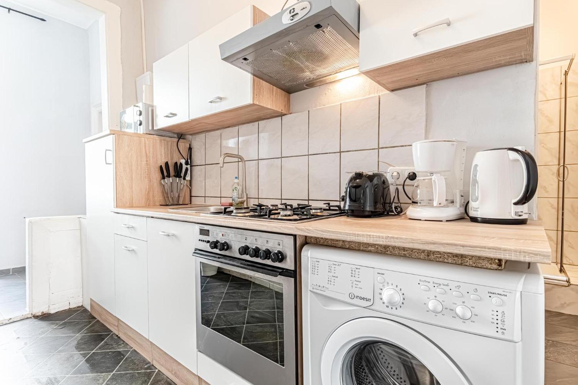 Budget-friendly 2br & 1lr, Delight