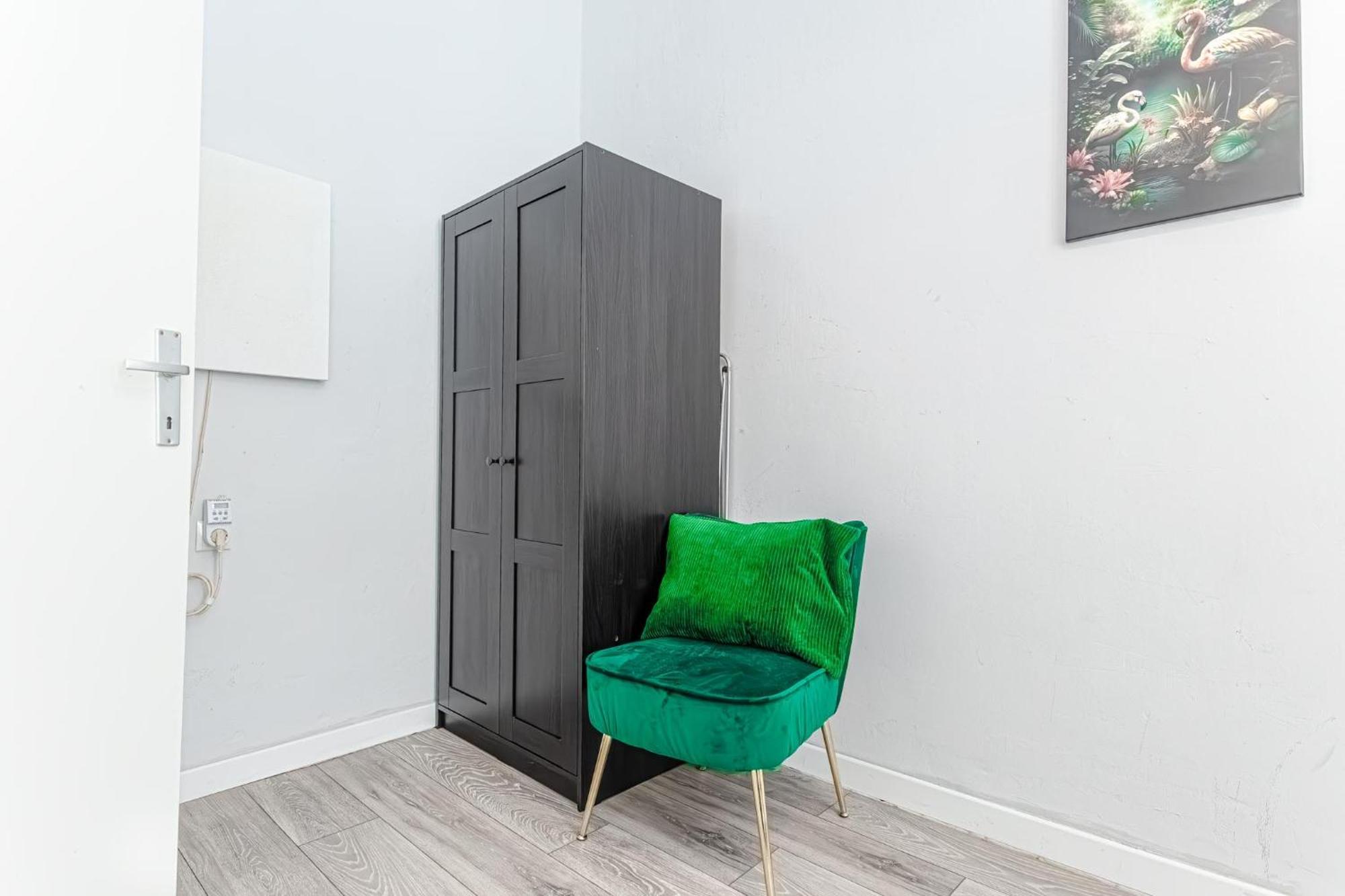 Budget-friendly 2br & 1lr, Delight Wien