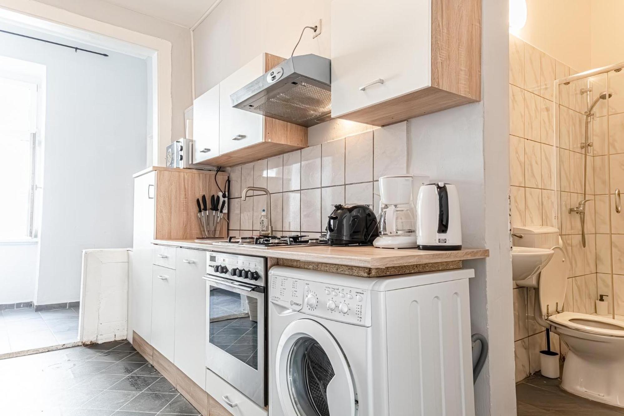 Budget-friendly 2br & 1lr, Delight Wien