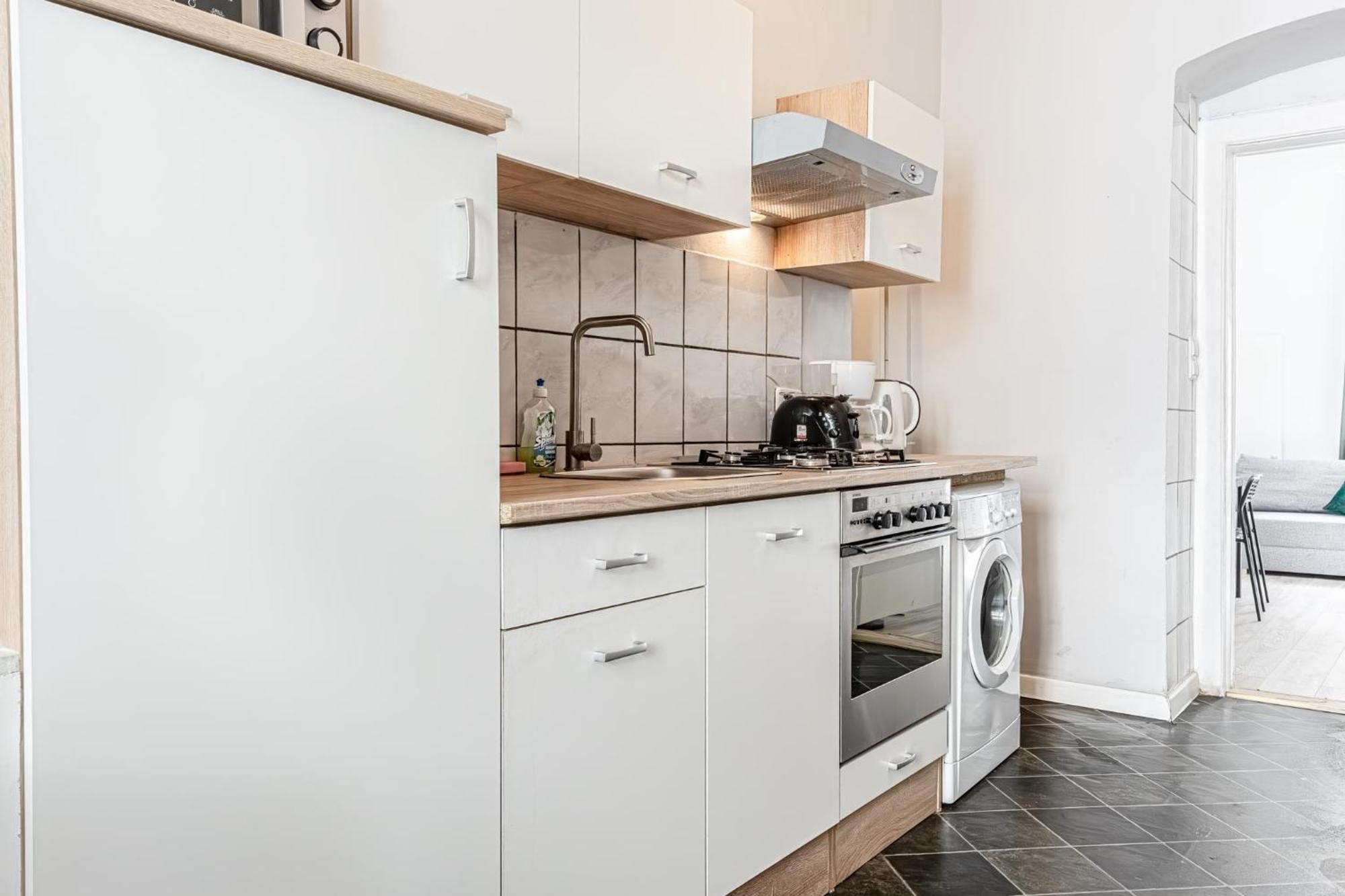 Apartment Budget-friendly 2br & 1lr, Delight