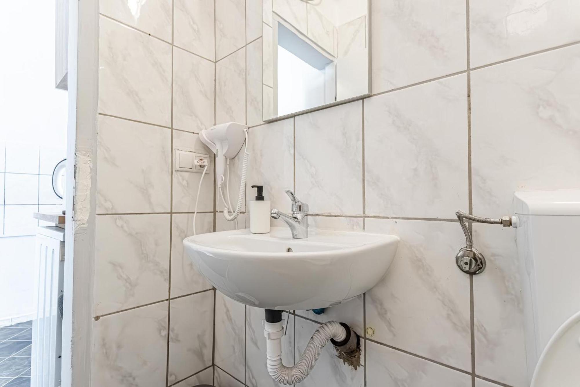 Budget-friendly 2br & 1lr, Delight Apartment *
