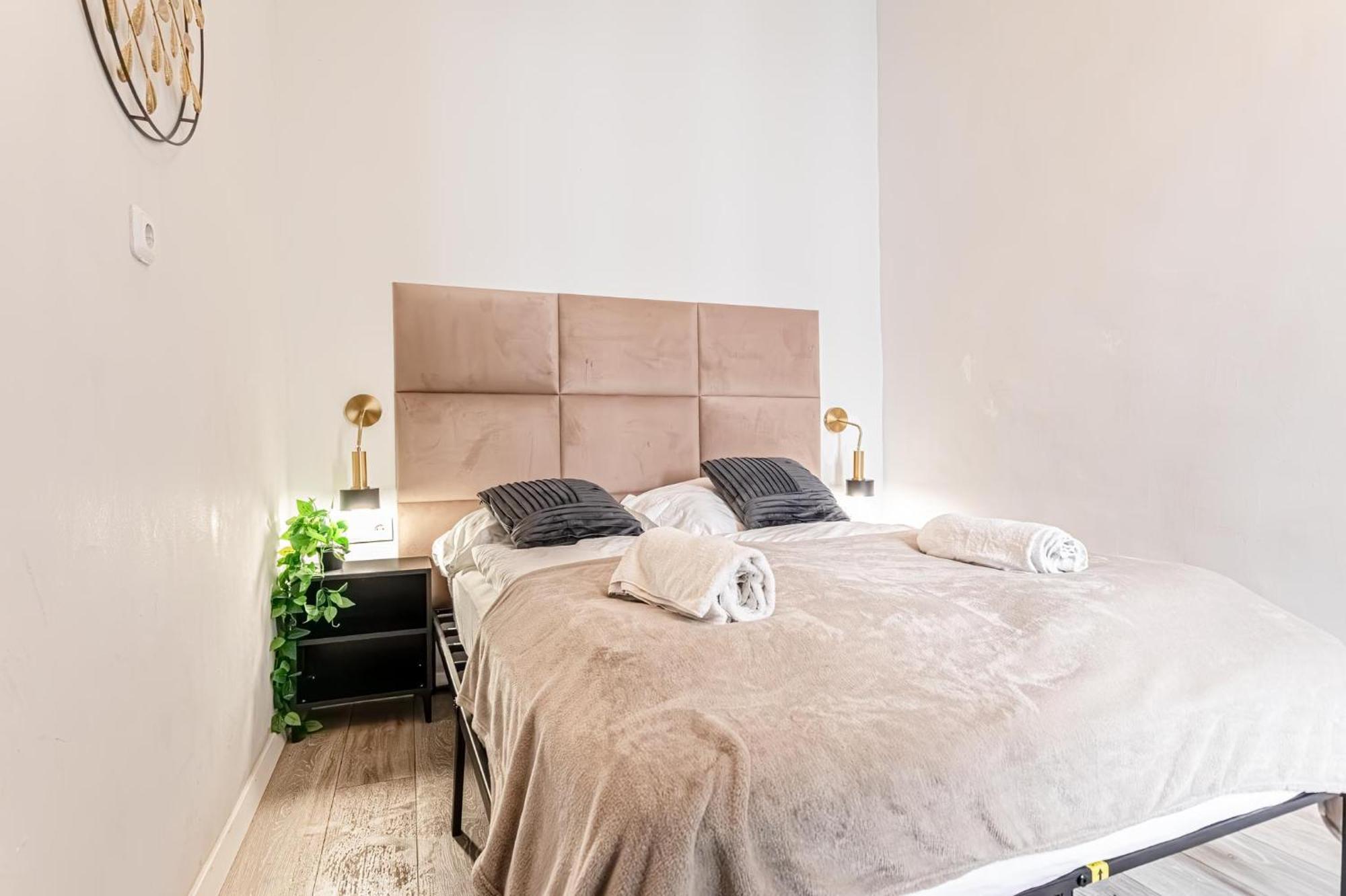 Apartment Budget-friendly 2br & 1lr, Delight *