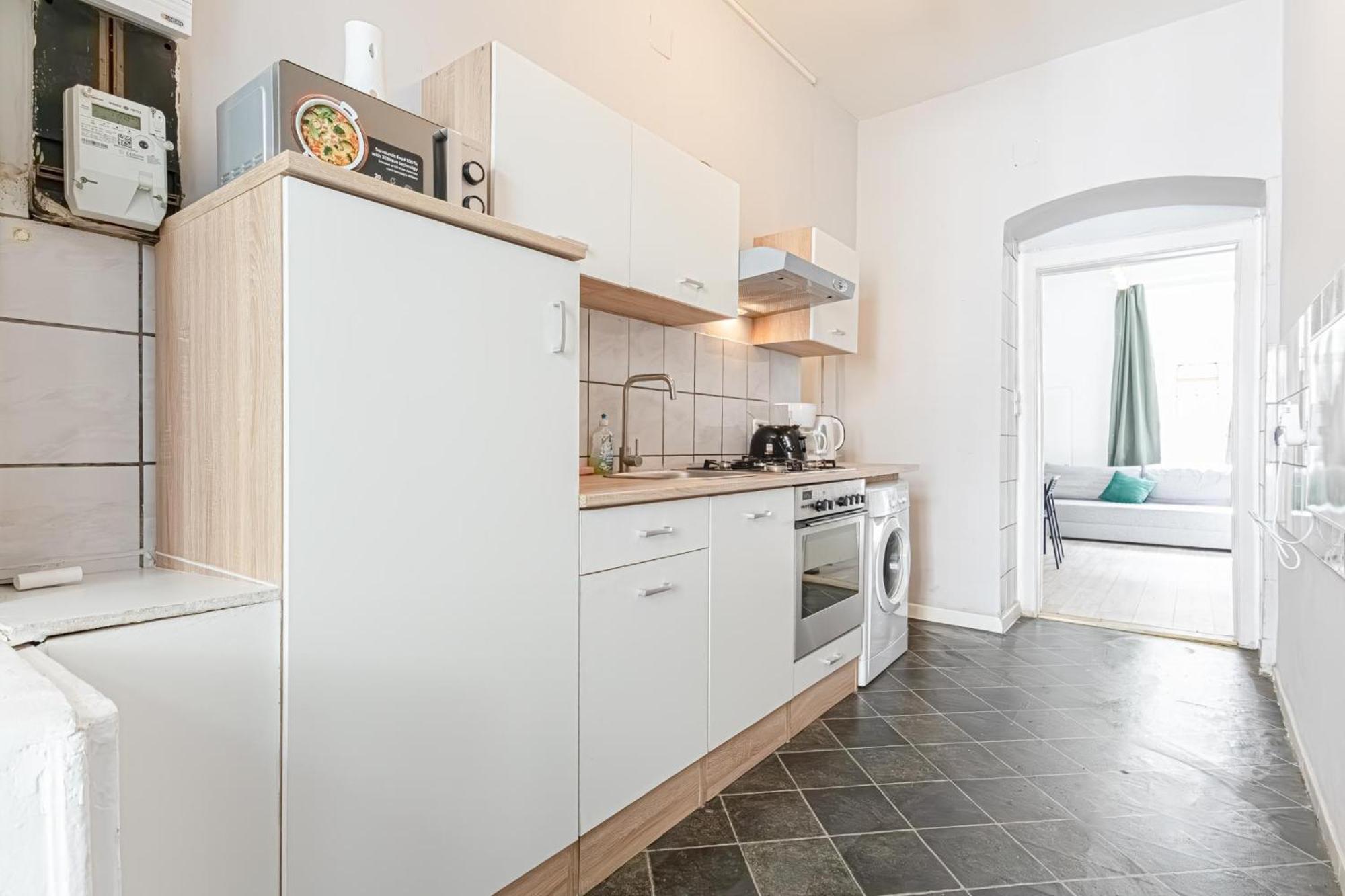 Apartment Budget-friendly 2br & 1lr, Delight *