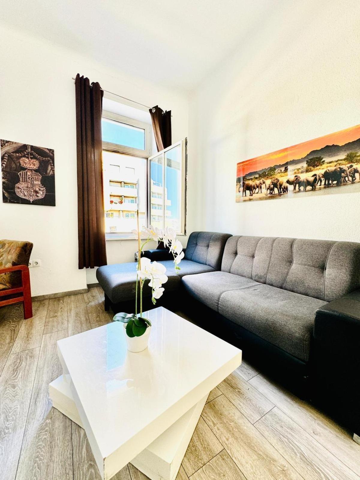 Comfy For Up To 3p, 10min To Fac Platz Apartment