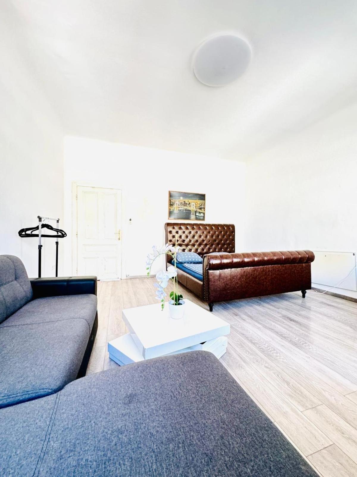Comfy For Up To 3p, 10min To Fac Platz Apartment