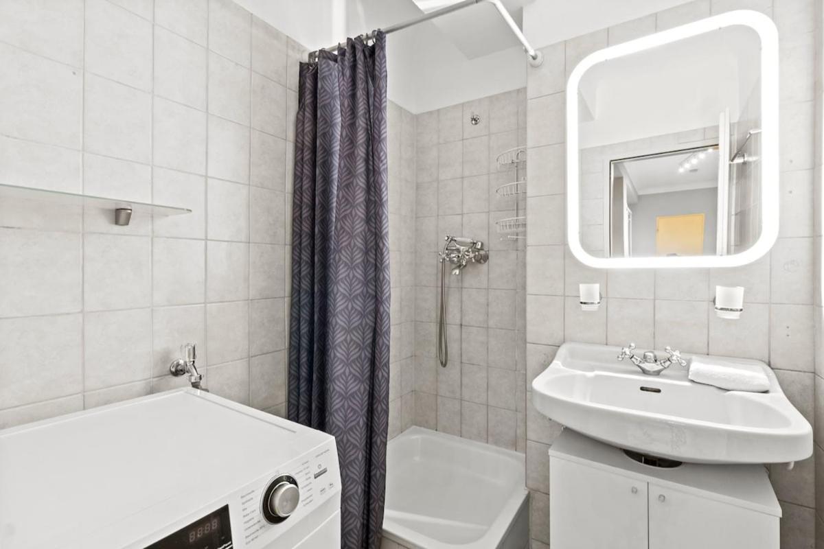 Great Public Transport I 80sqm I Loggia With A View Apartment Vienna